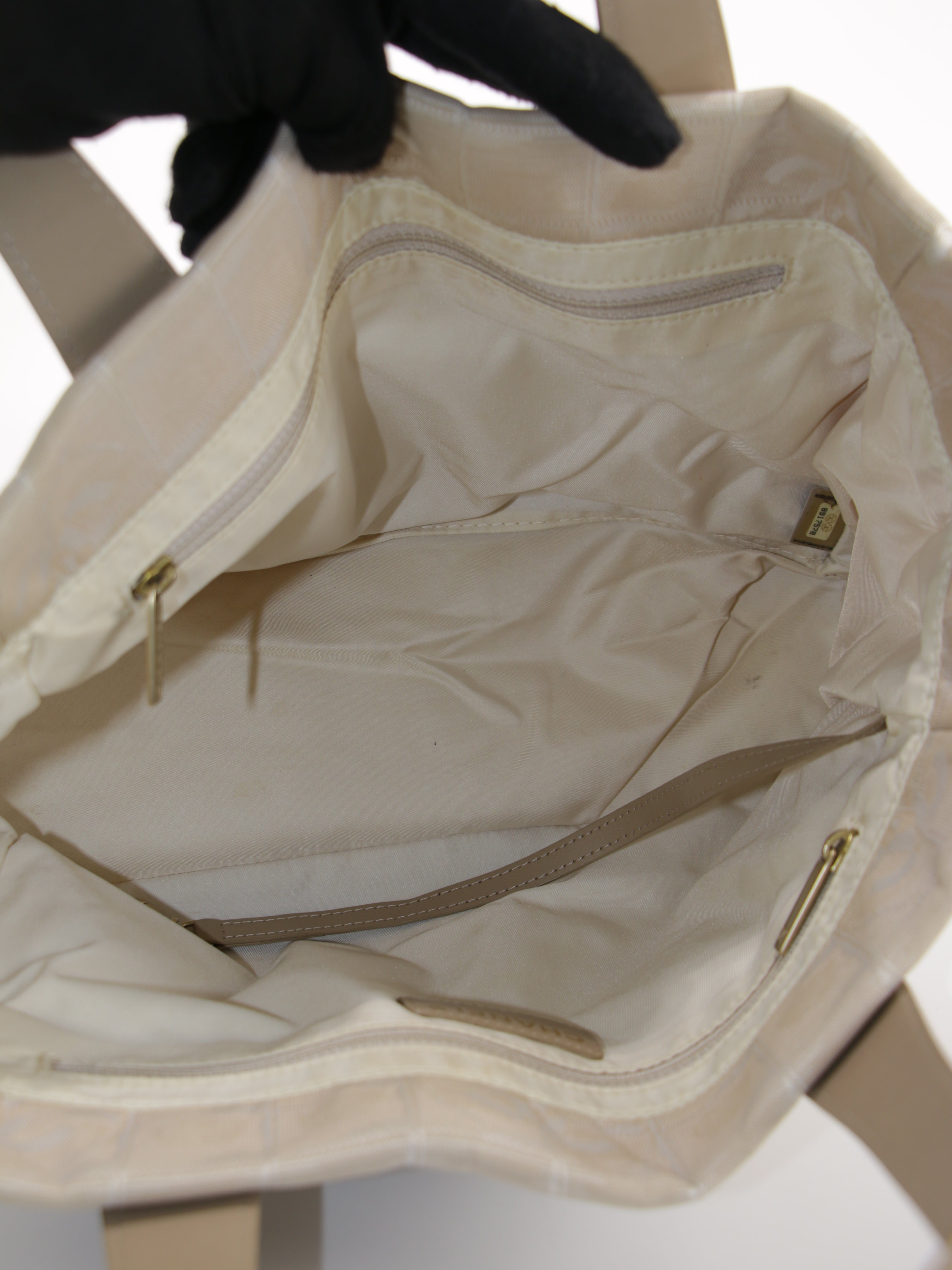 Medium New Travel Line Tote