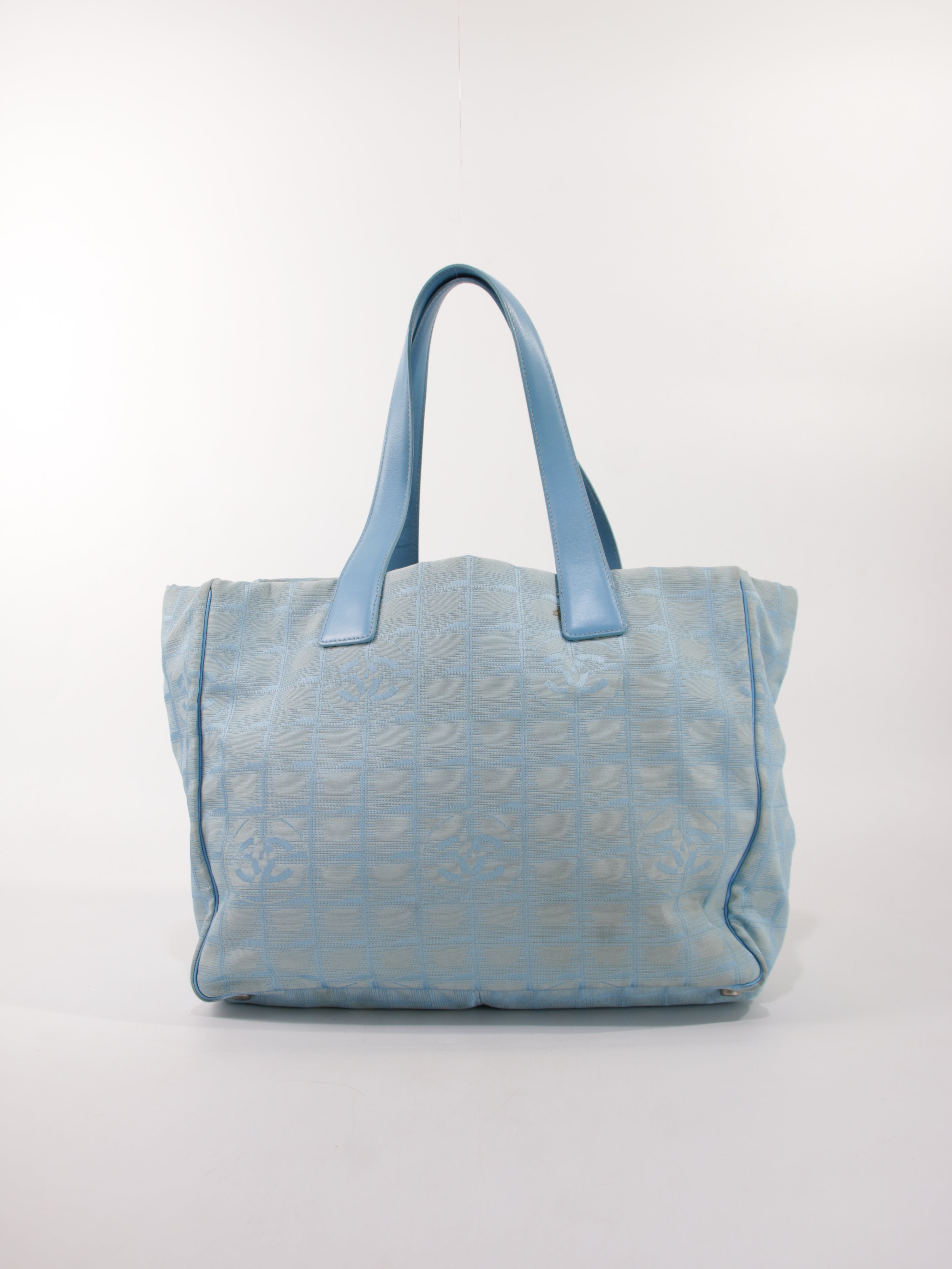 Medium New Travel Line Tote