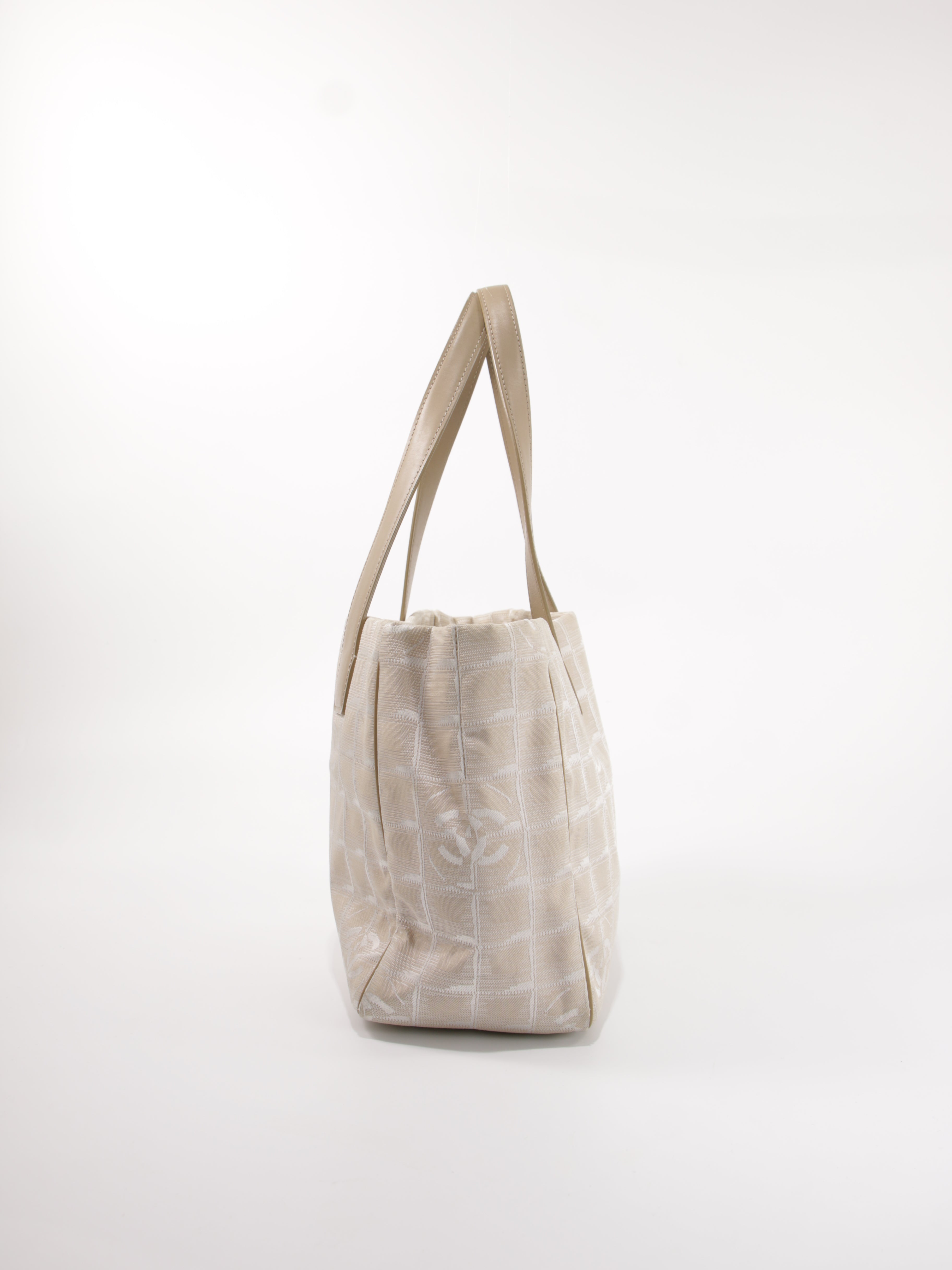 Medium New Travel Line Tote