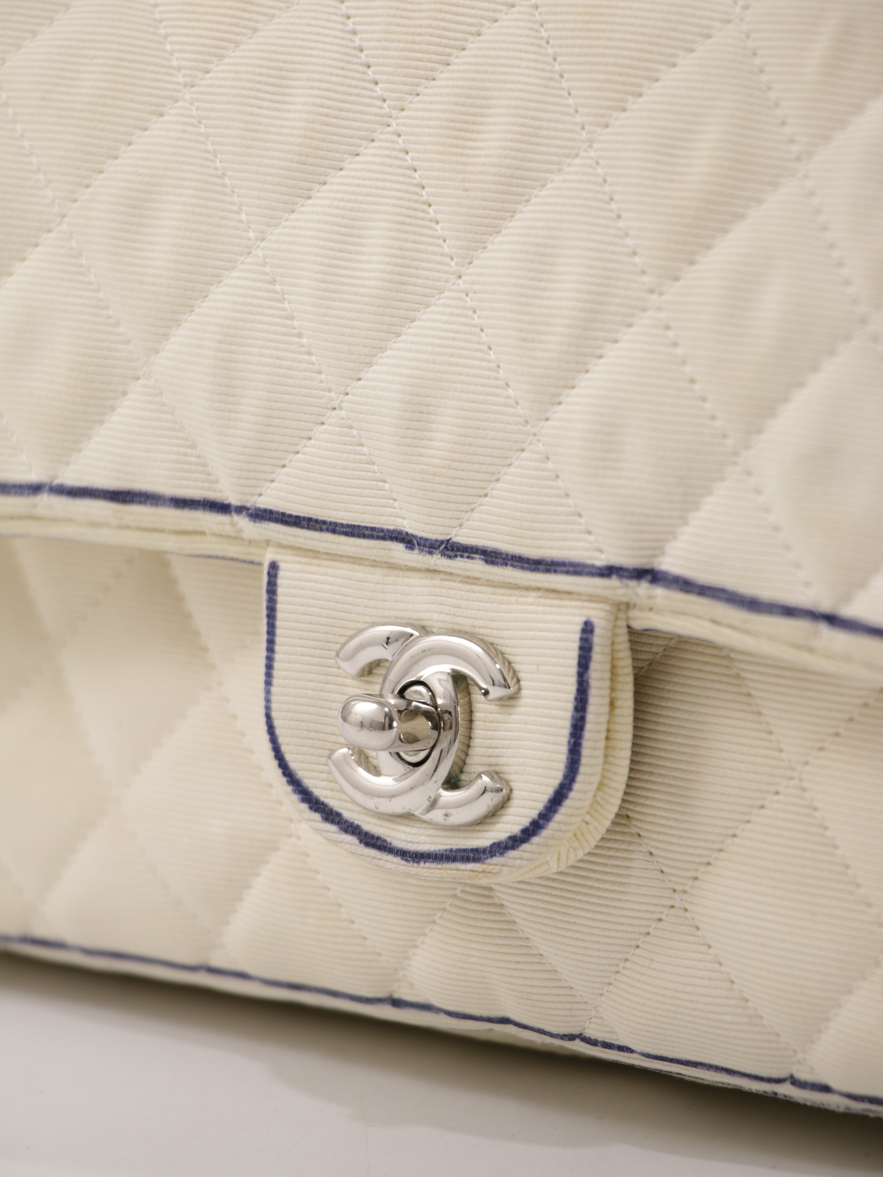 Medium Classic Flap