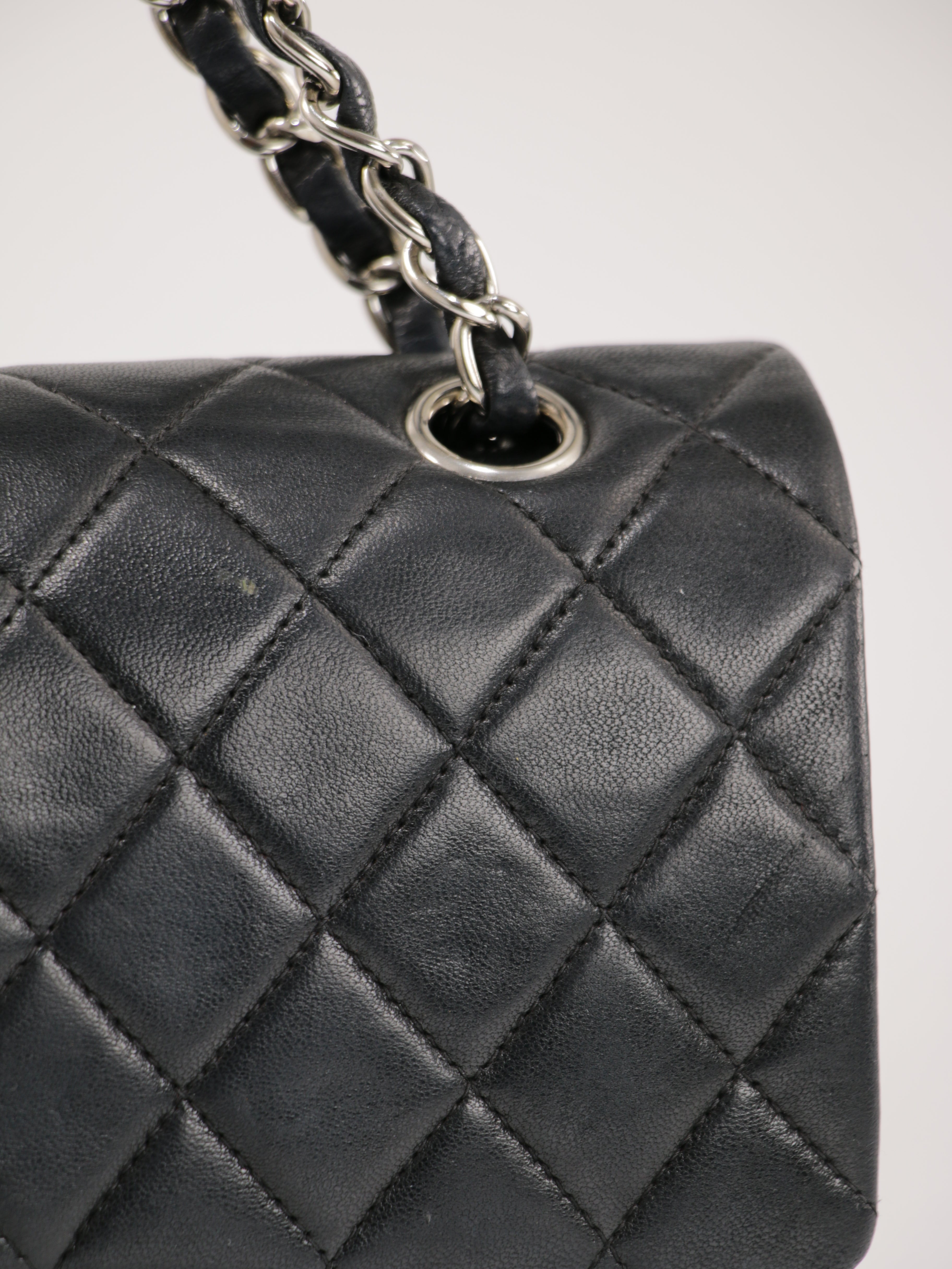 #131 Medium Classic Flap