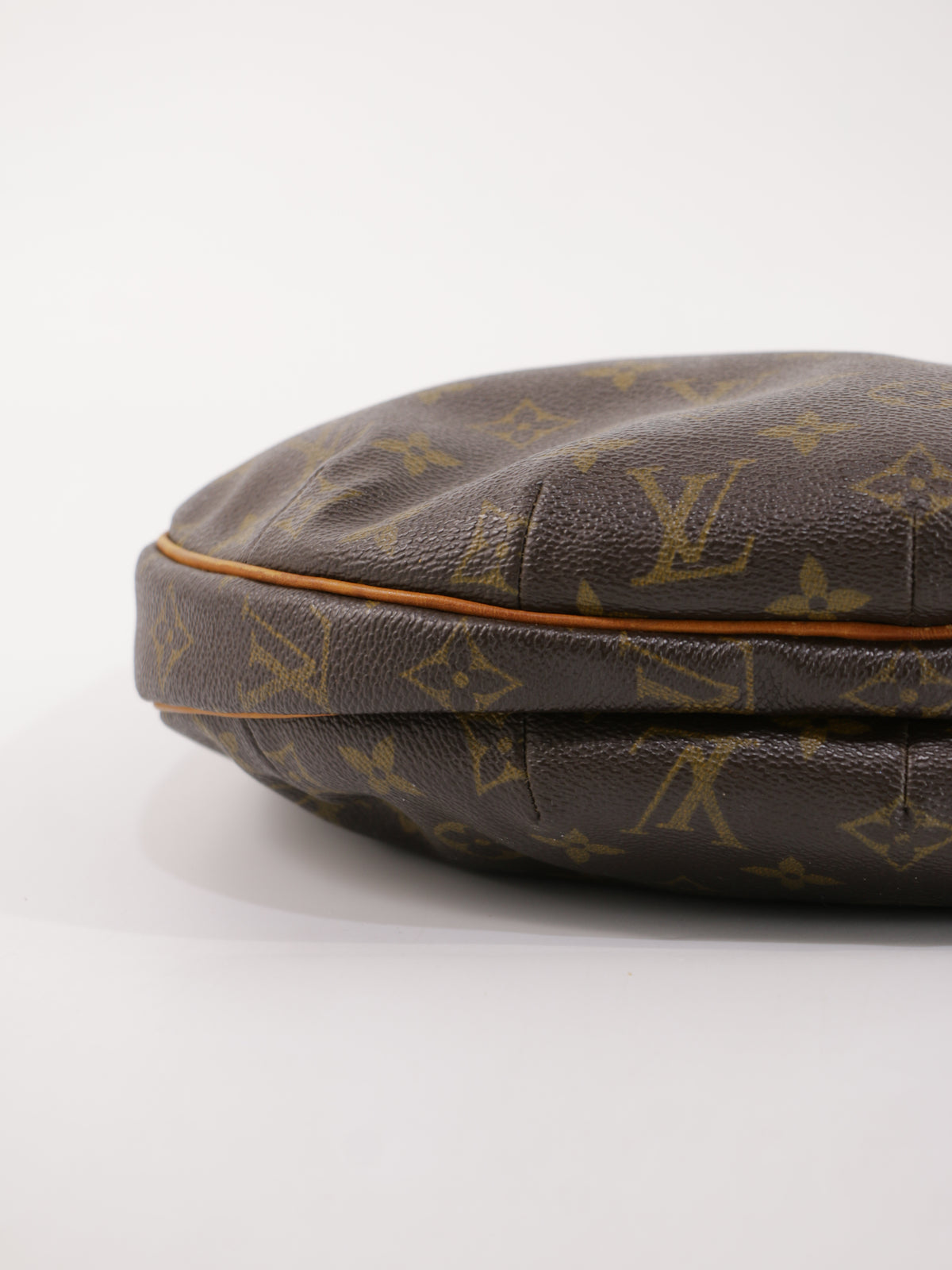 Louis Vuitton Croissant MM