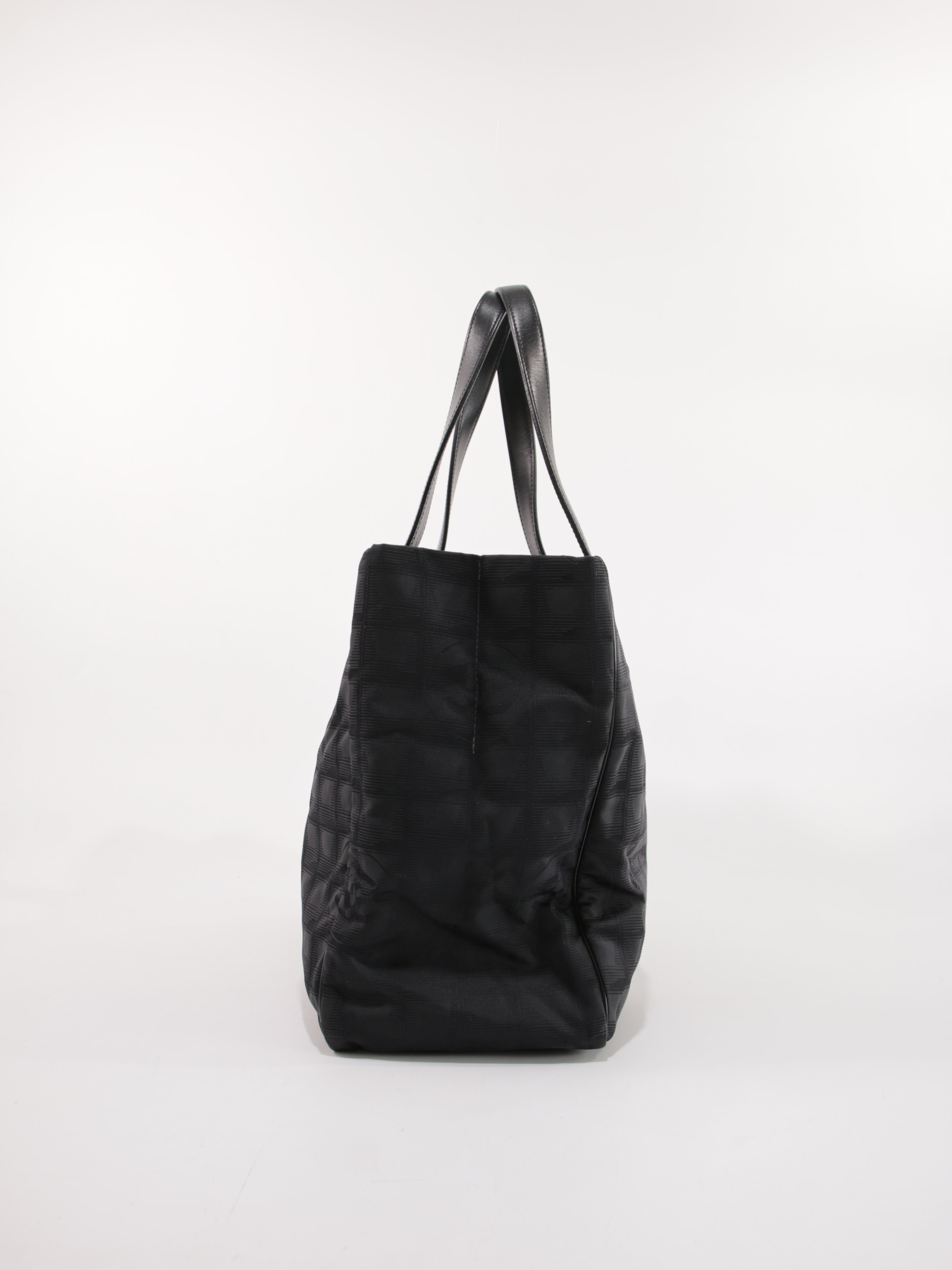 Medium New Travel Line Tote