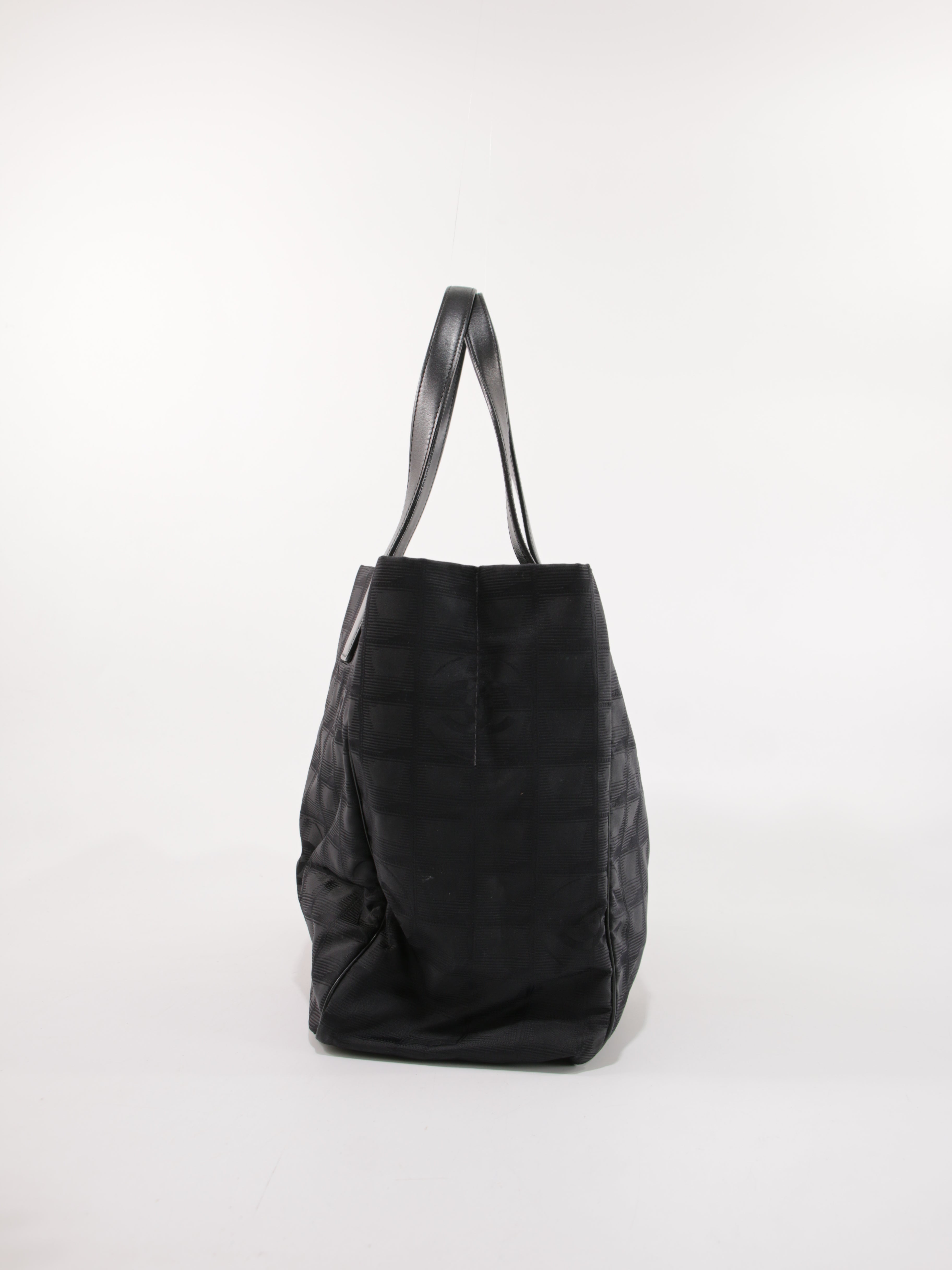 Medium New Travel Line Tote