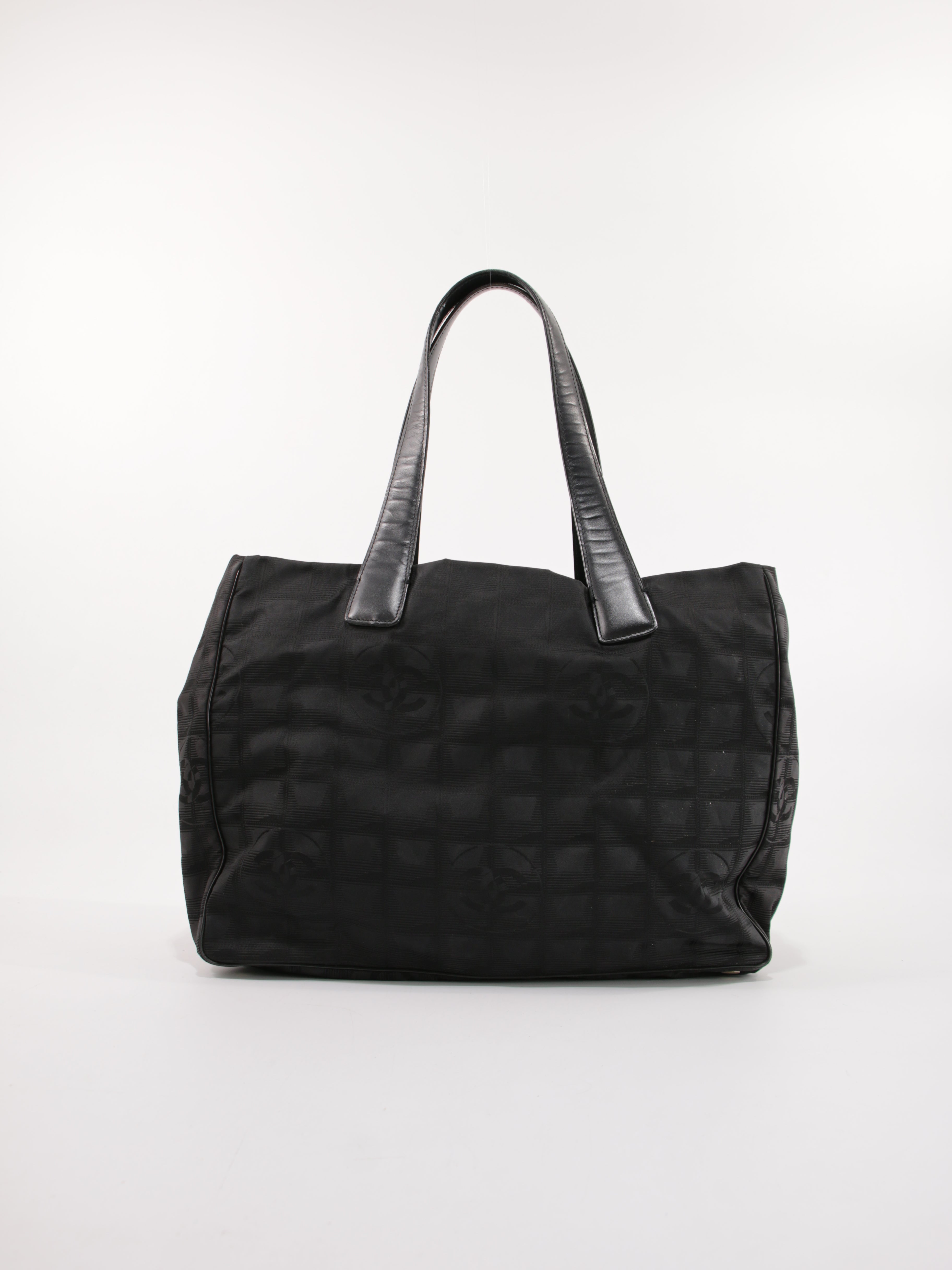 Medium New Travel Line Tote