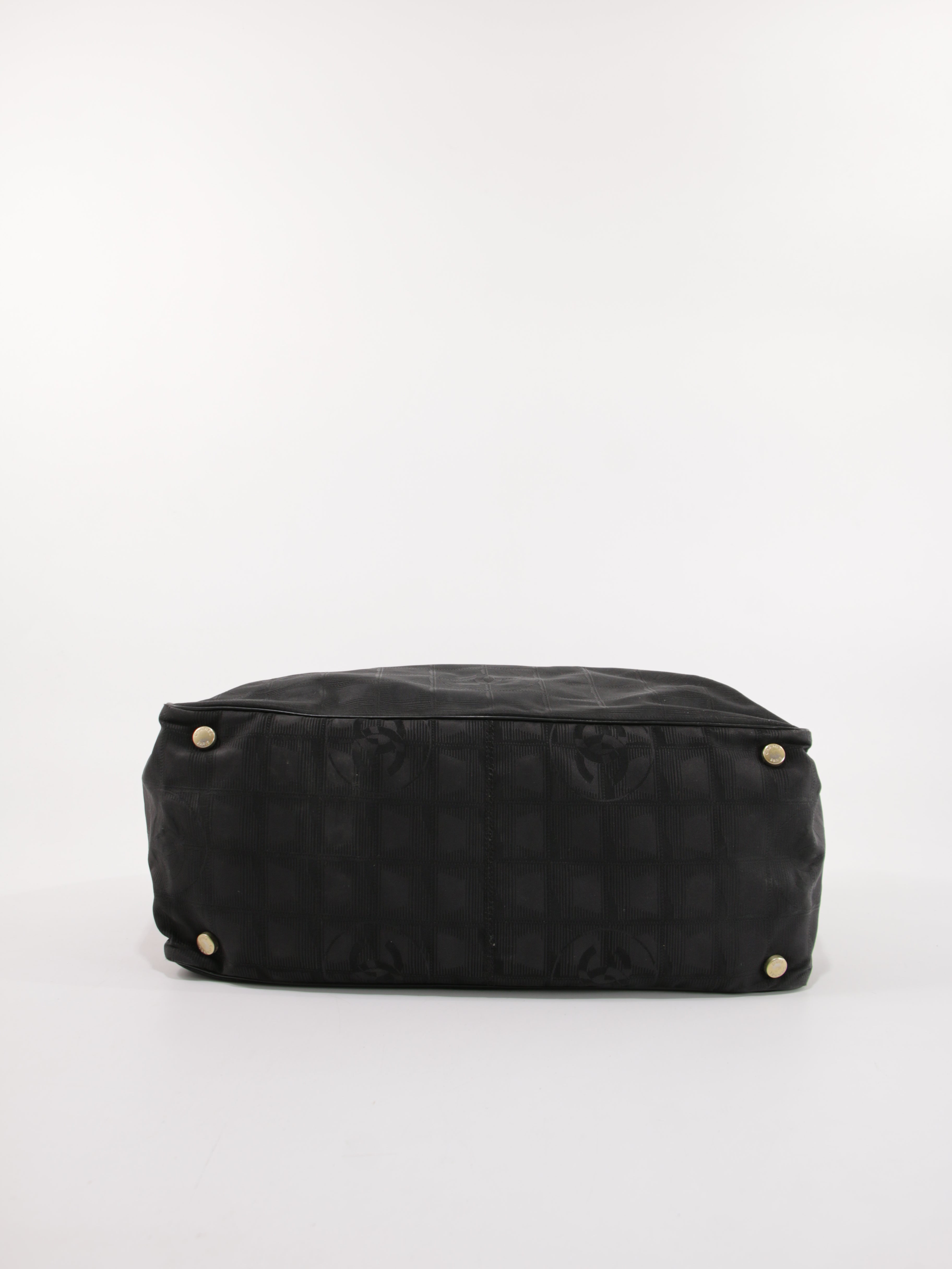 Medium New Travel Line Tote