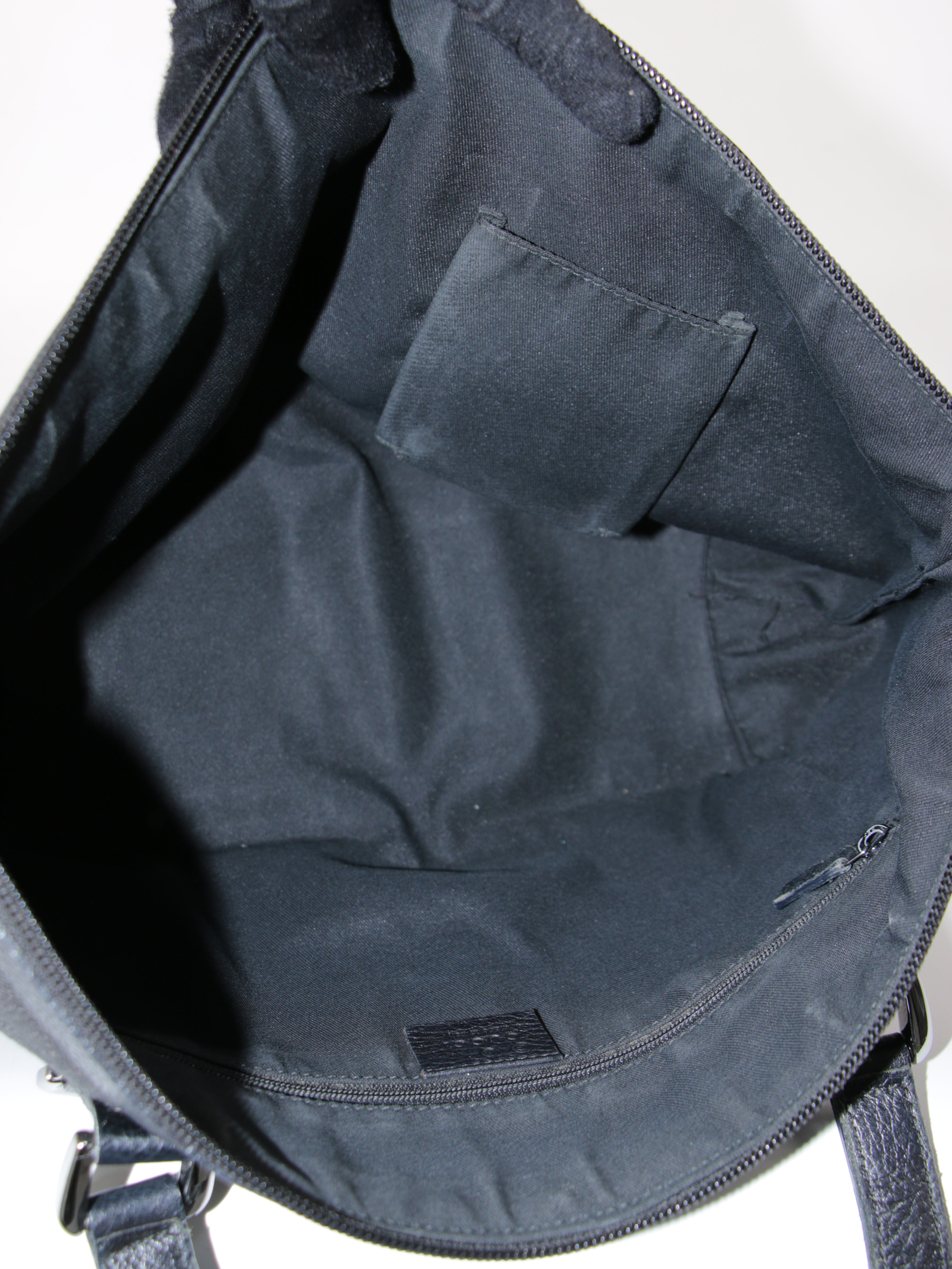 Abbey Zip Tote