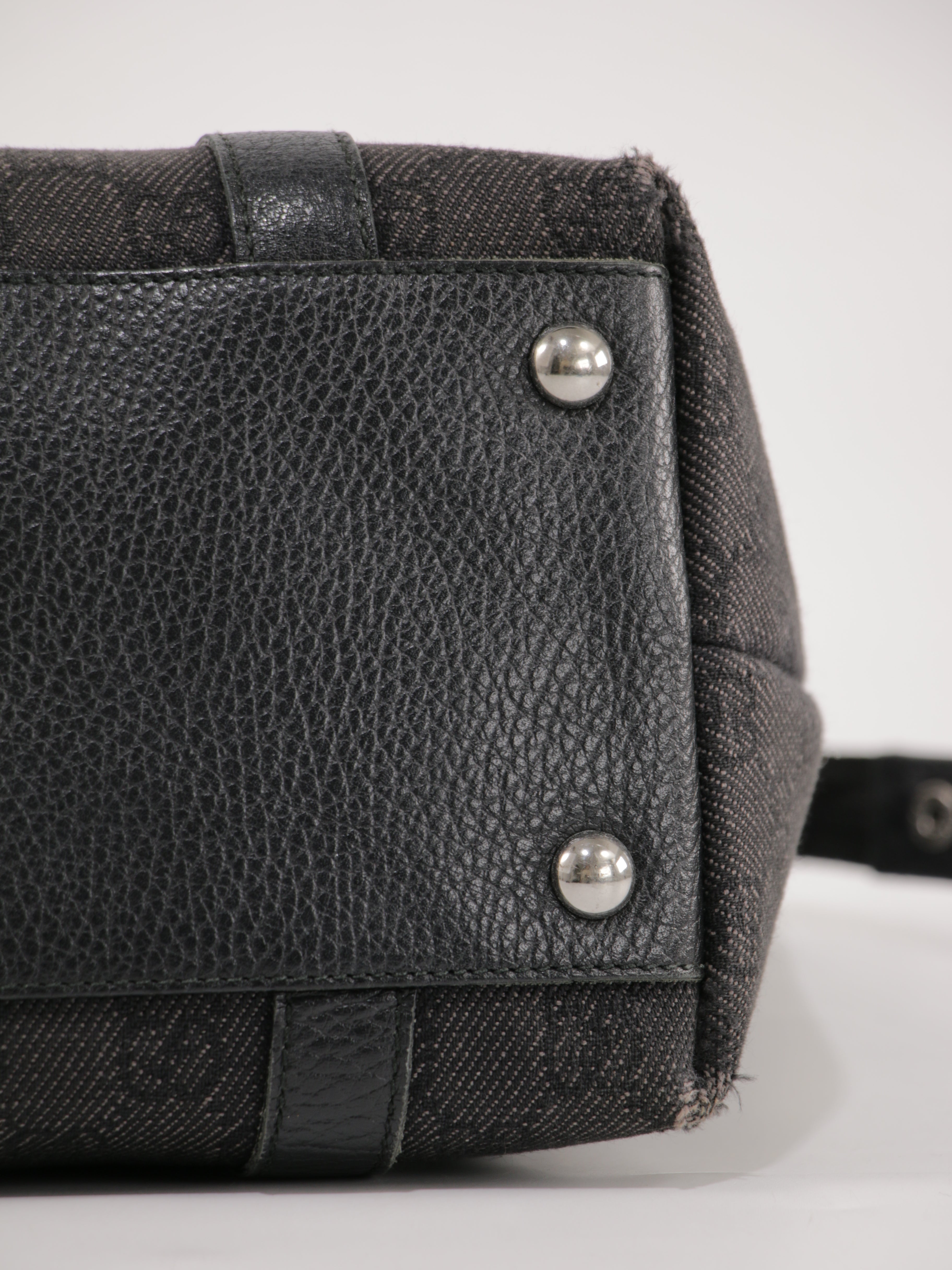 Abbey Zip Tote
