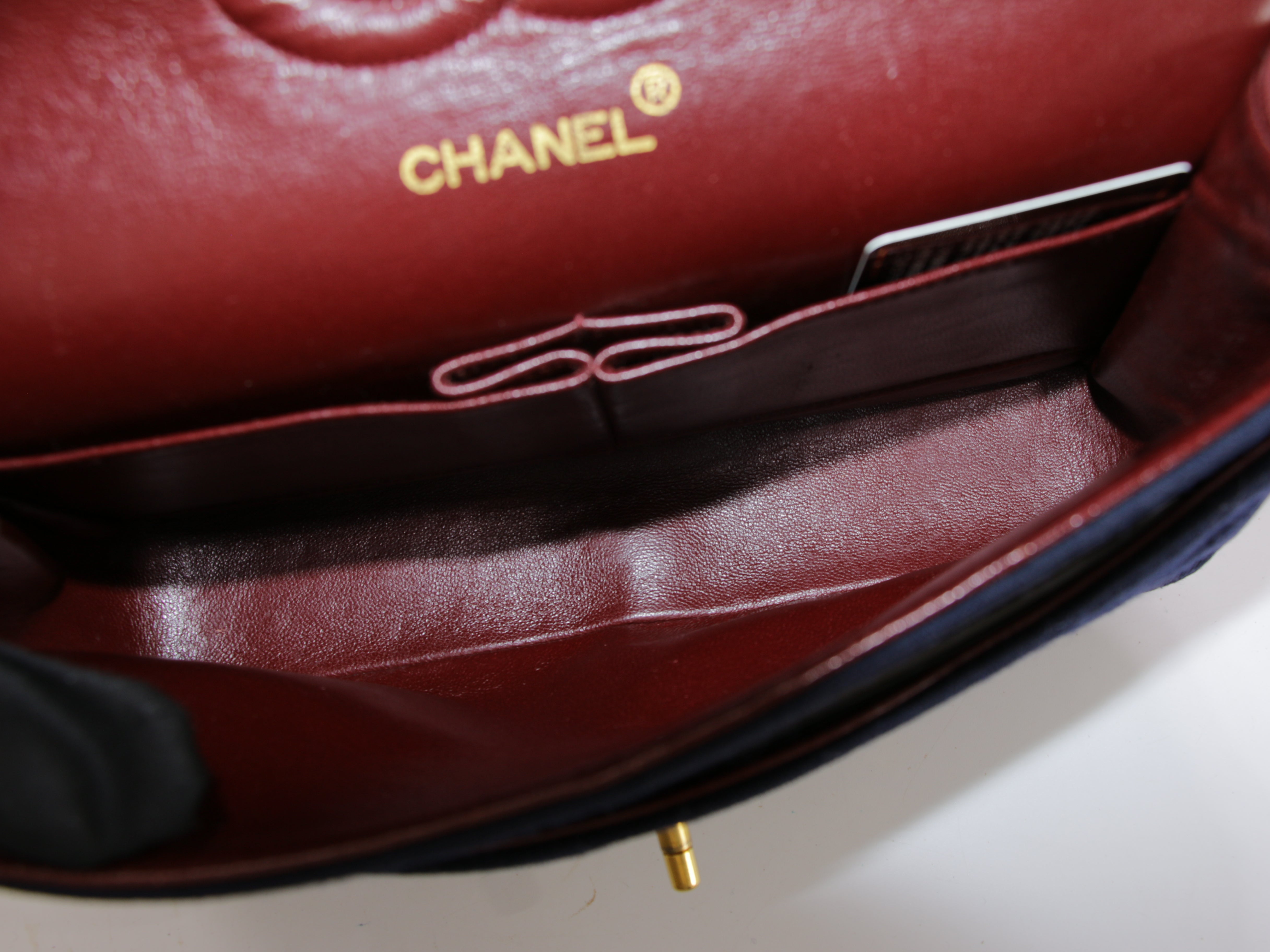 Medium Classic Flap