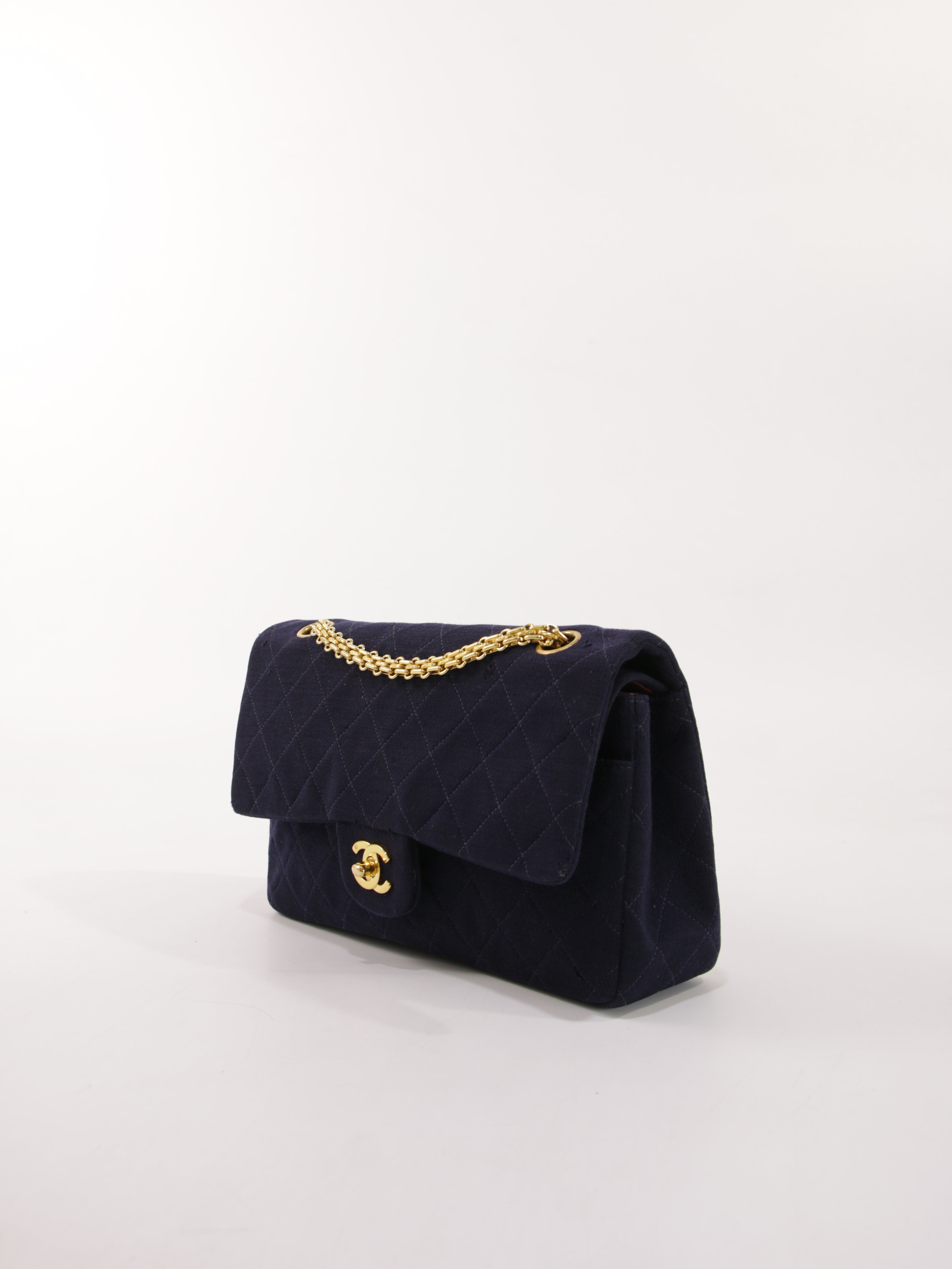 Medium Classic Flap