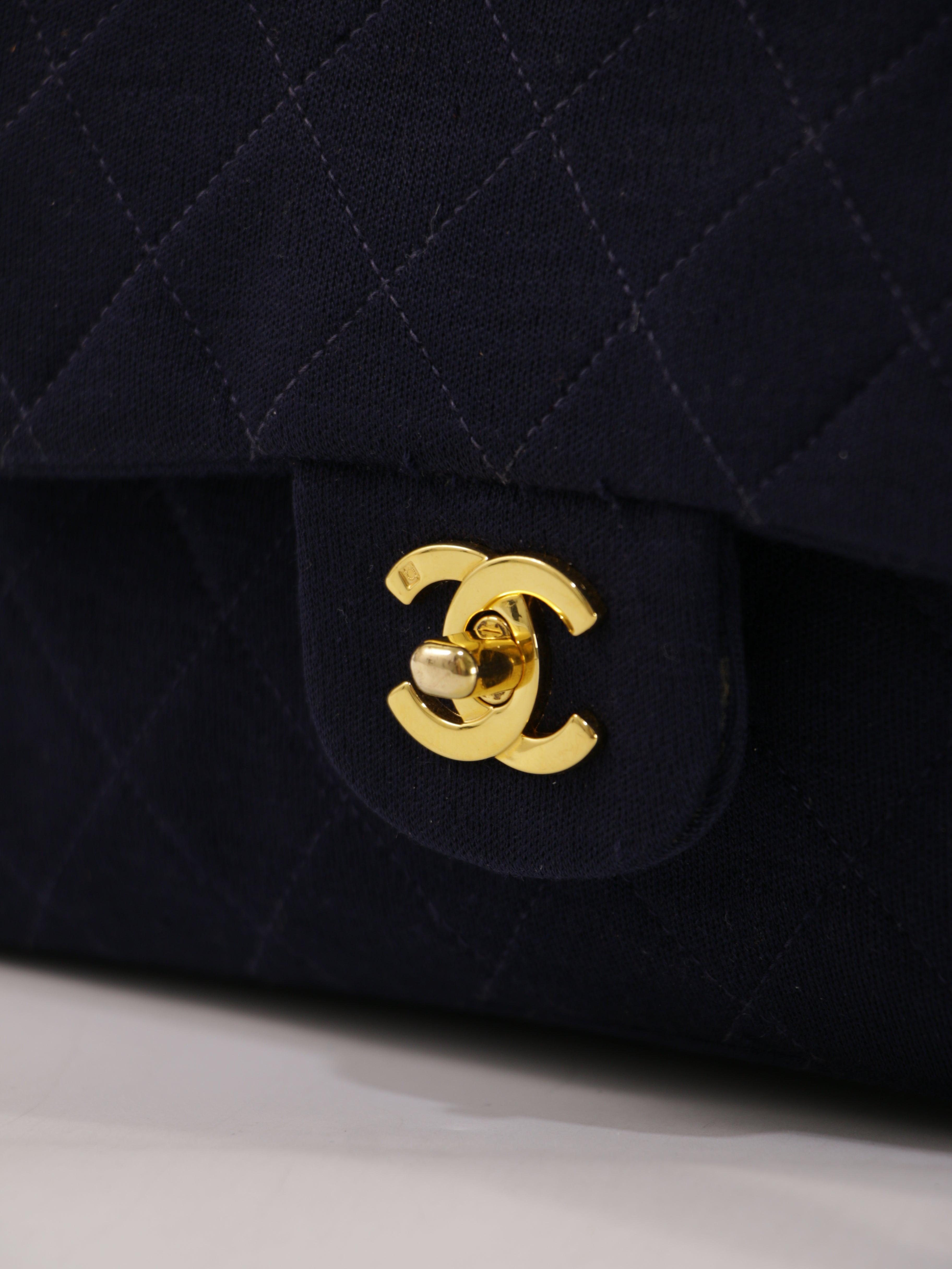 Medium Classic Flap