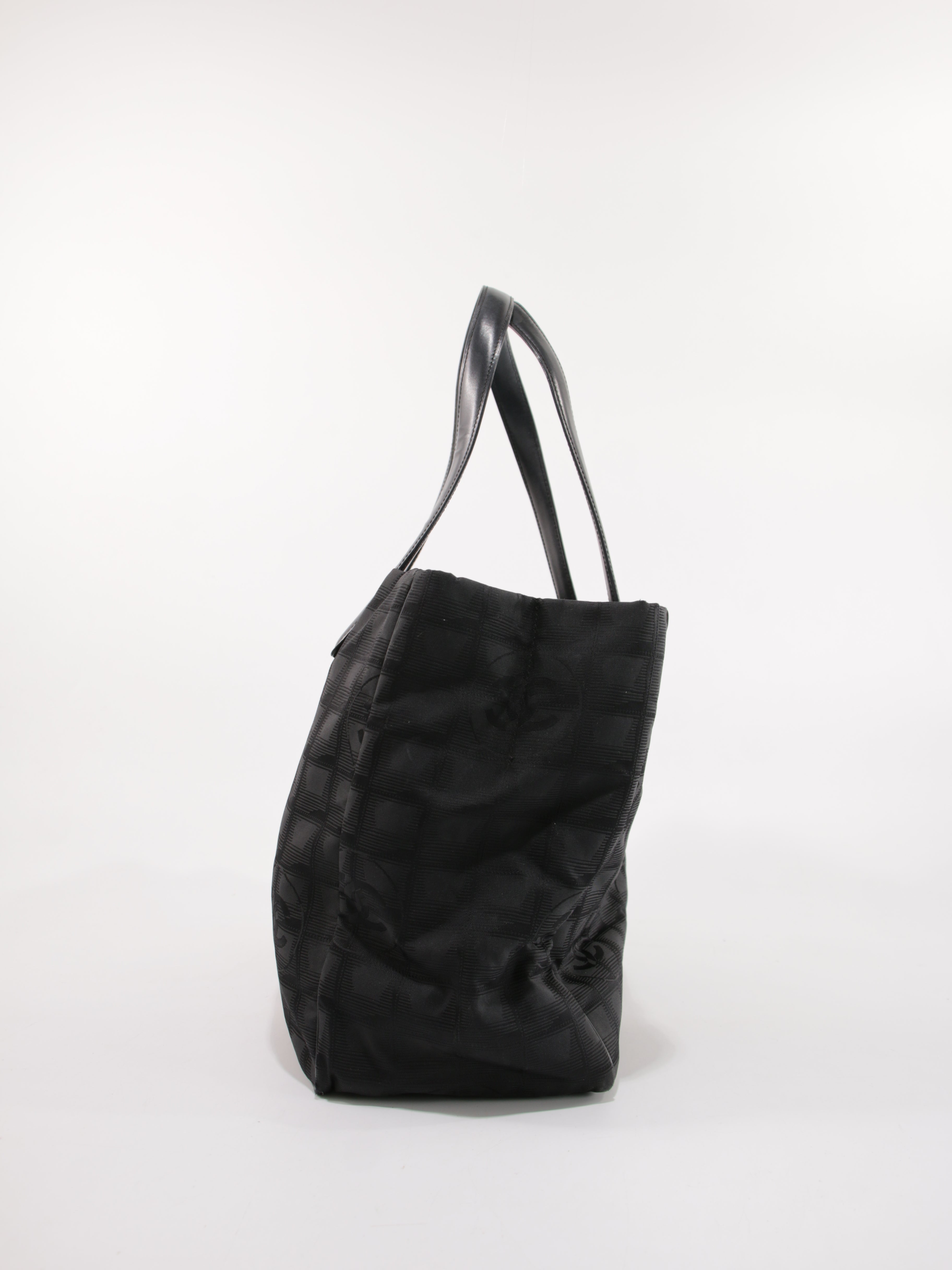 Medium New Travel Line Tote