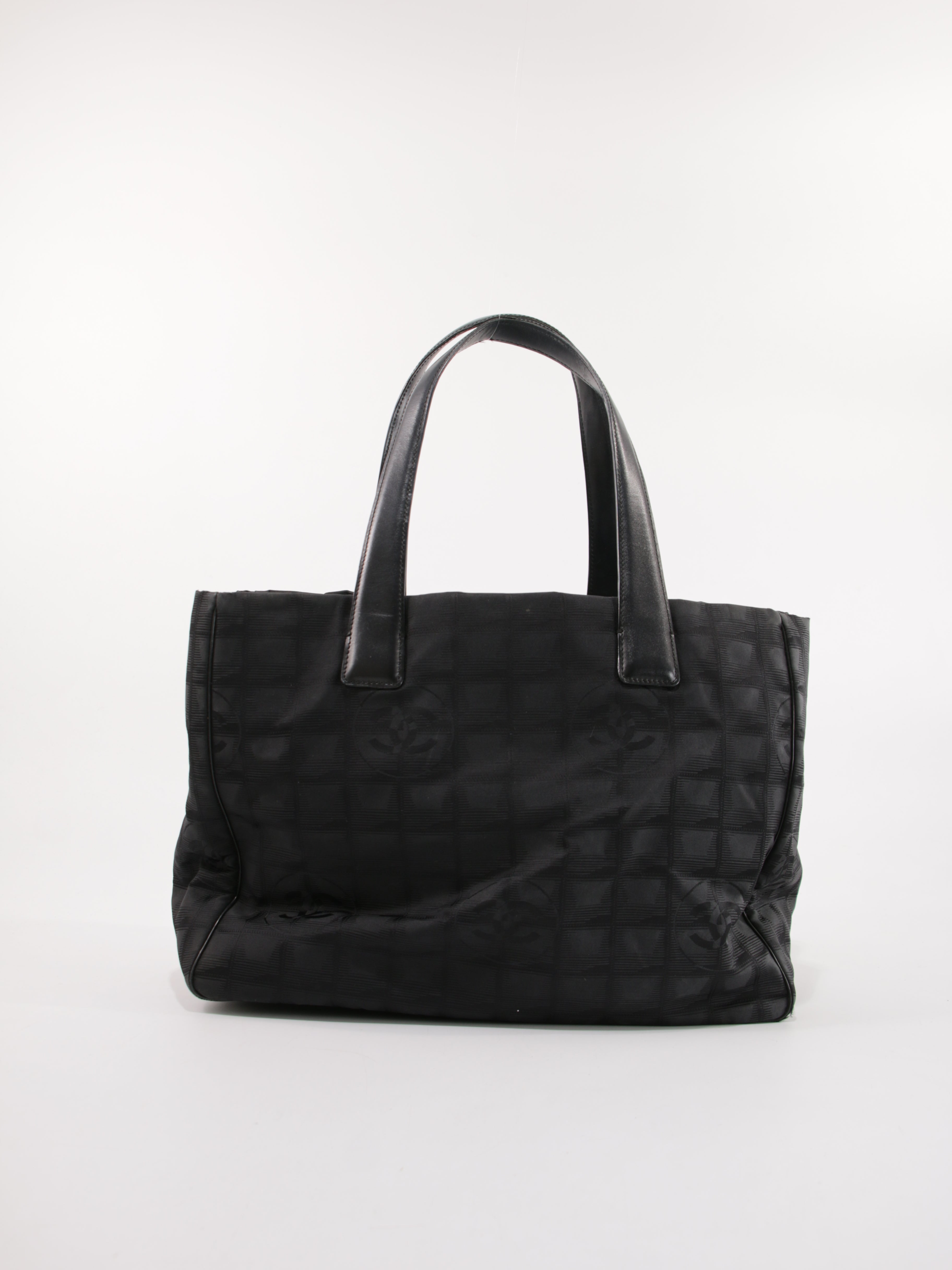 Medium New Travel Line Tote