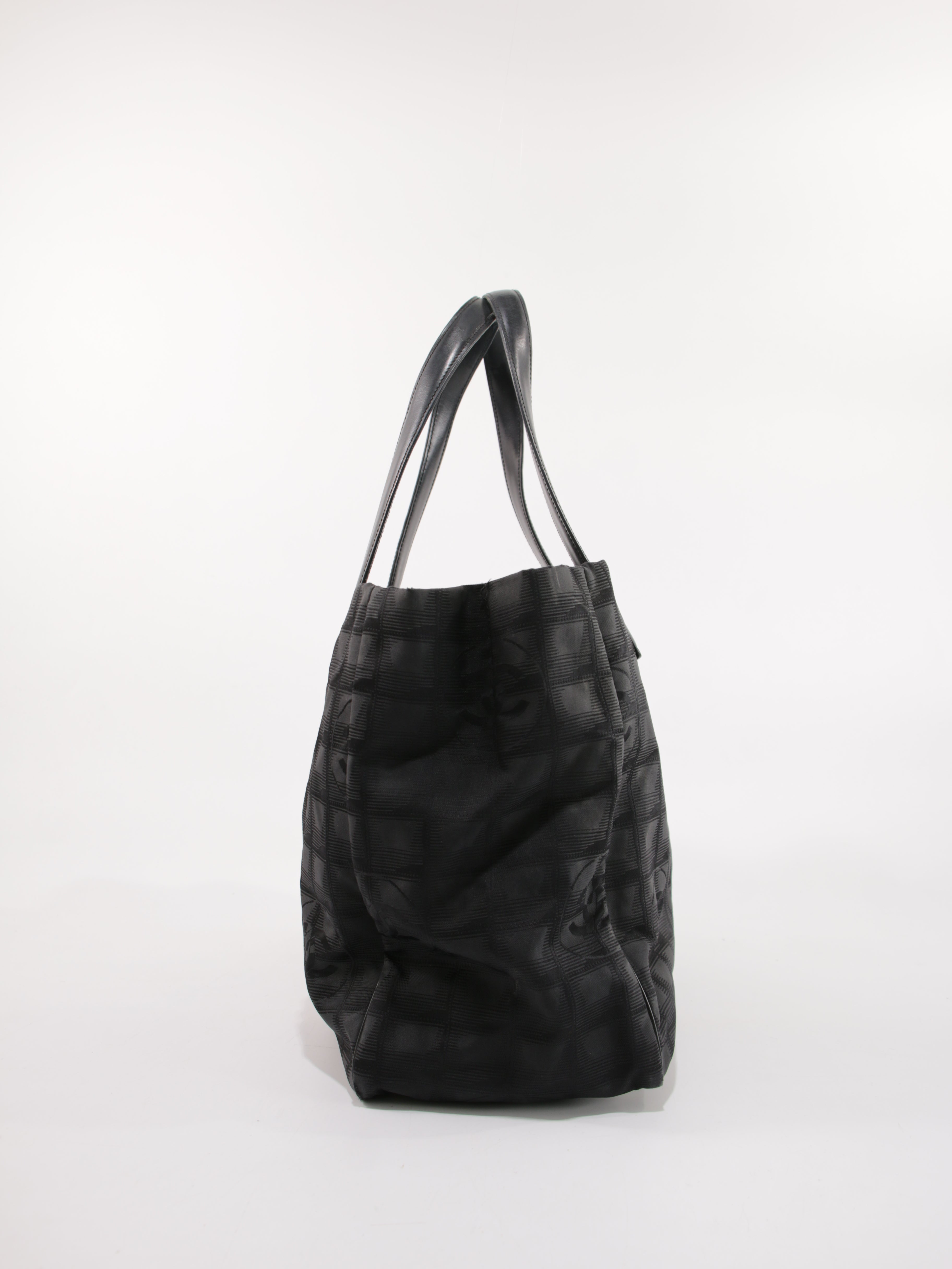 Medium New Travel Line Tote