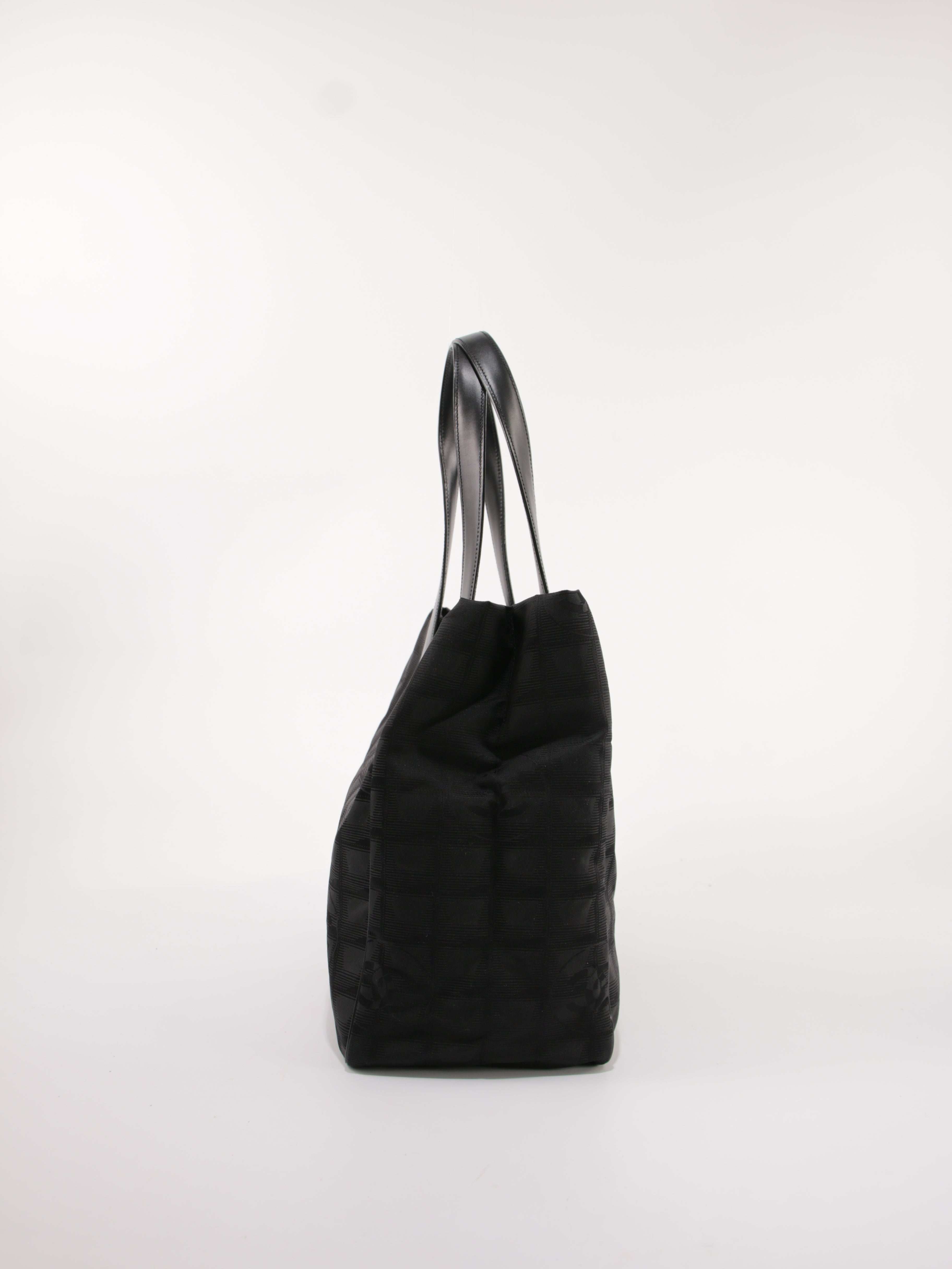 Medium New Travel Line Tote