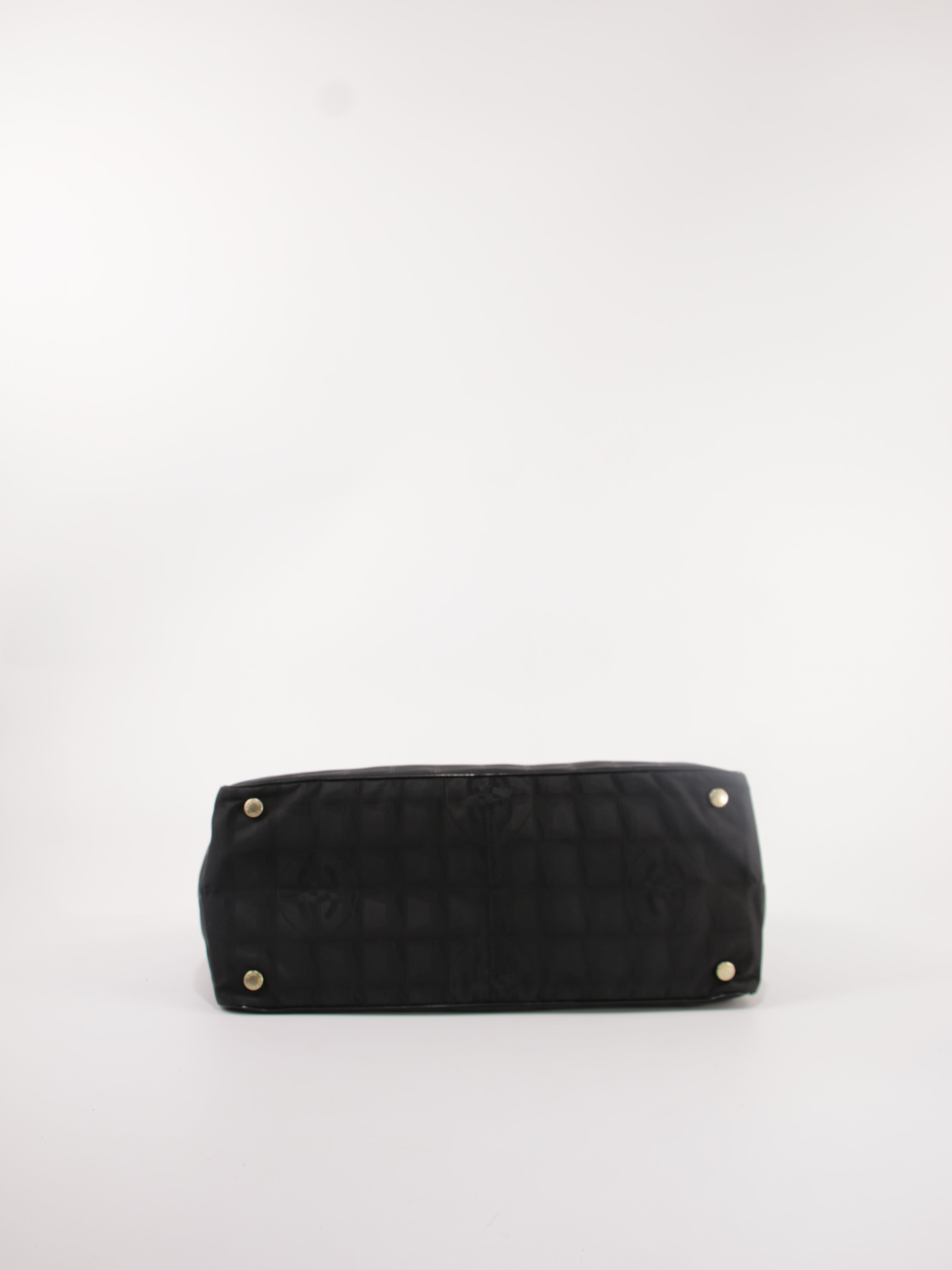 Medium New Travel Line Tote