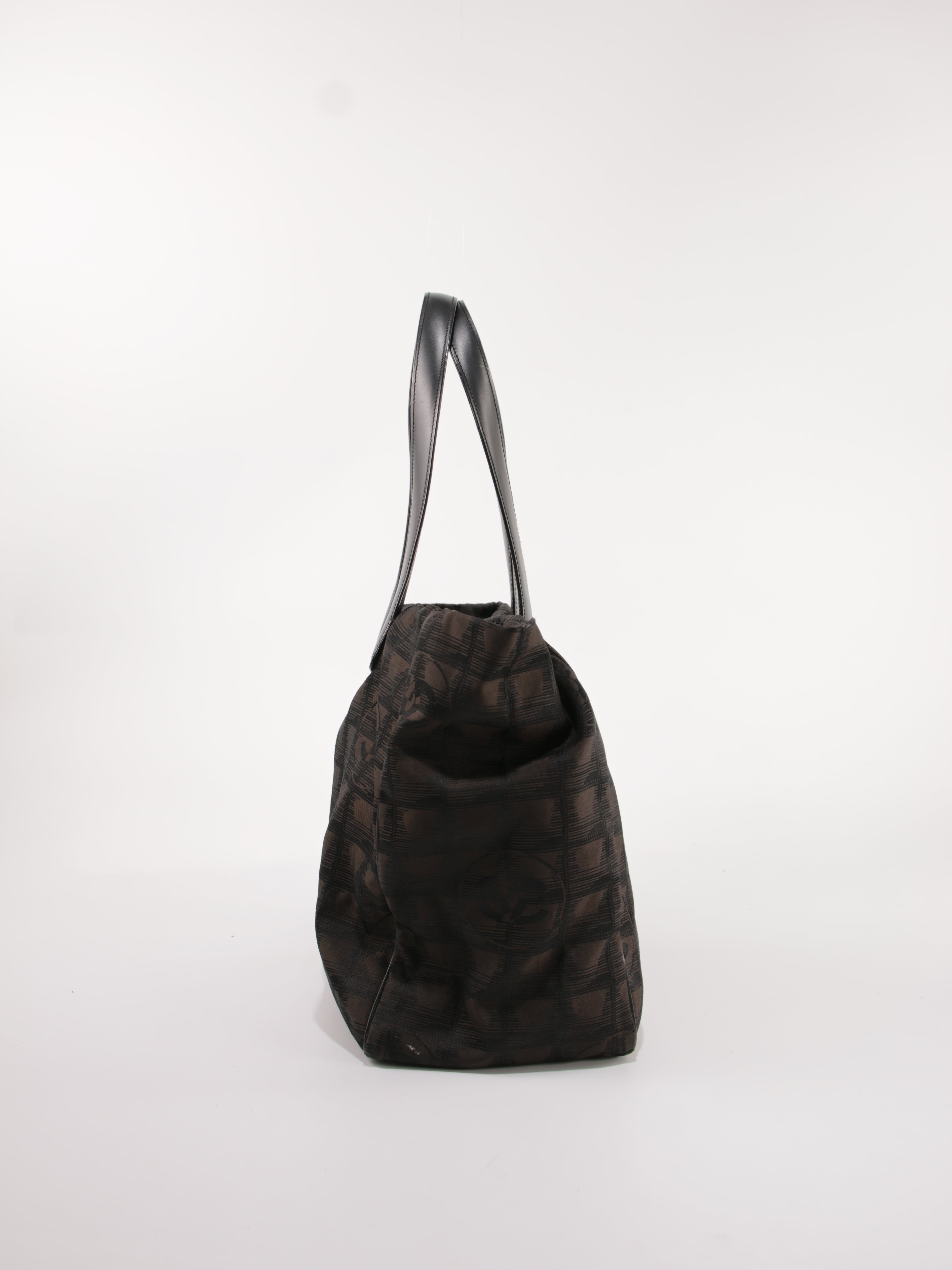 Medium New Travel Line Tote