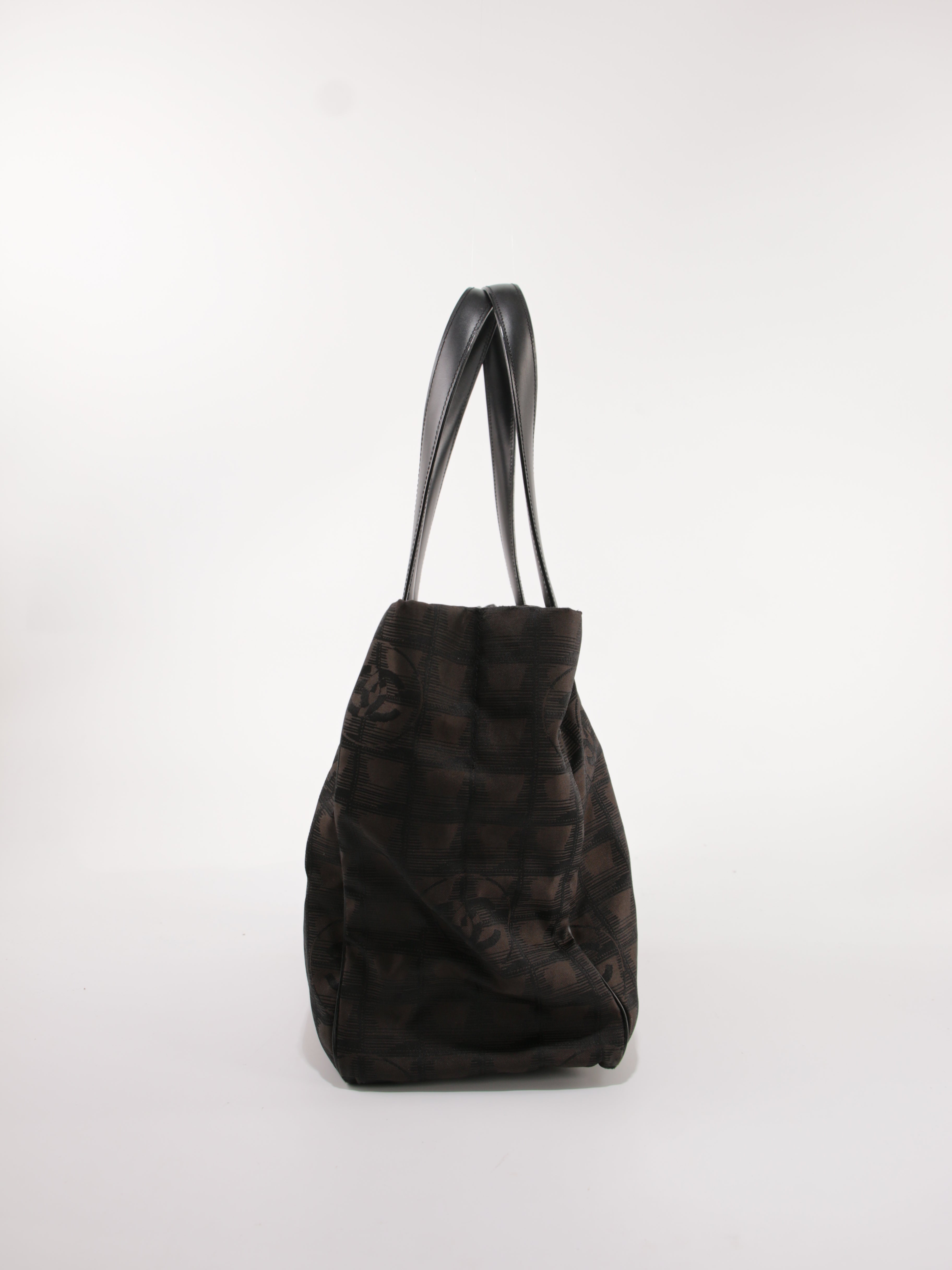 Medium New Travel Line Tote