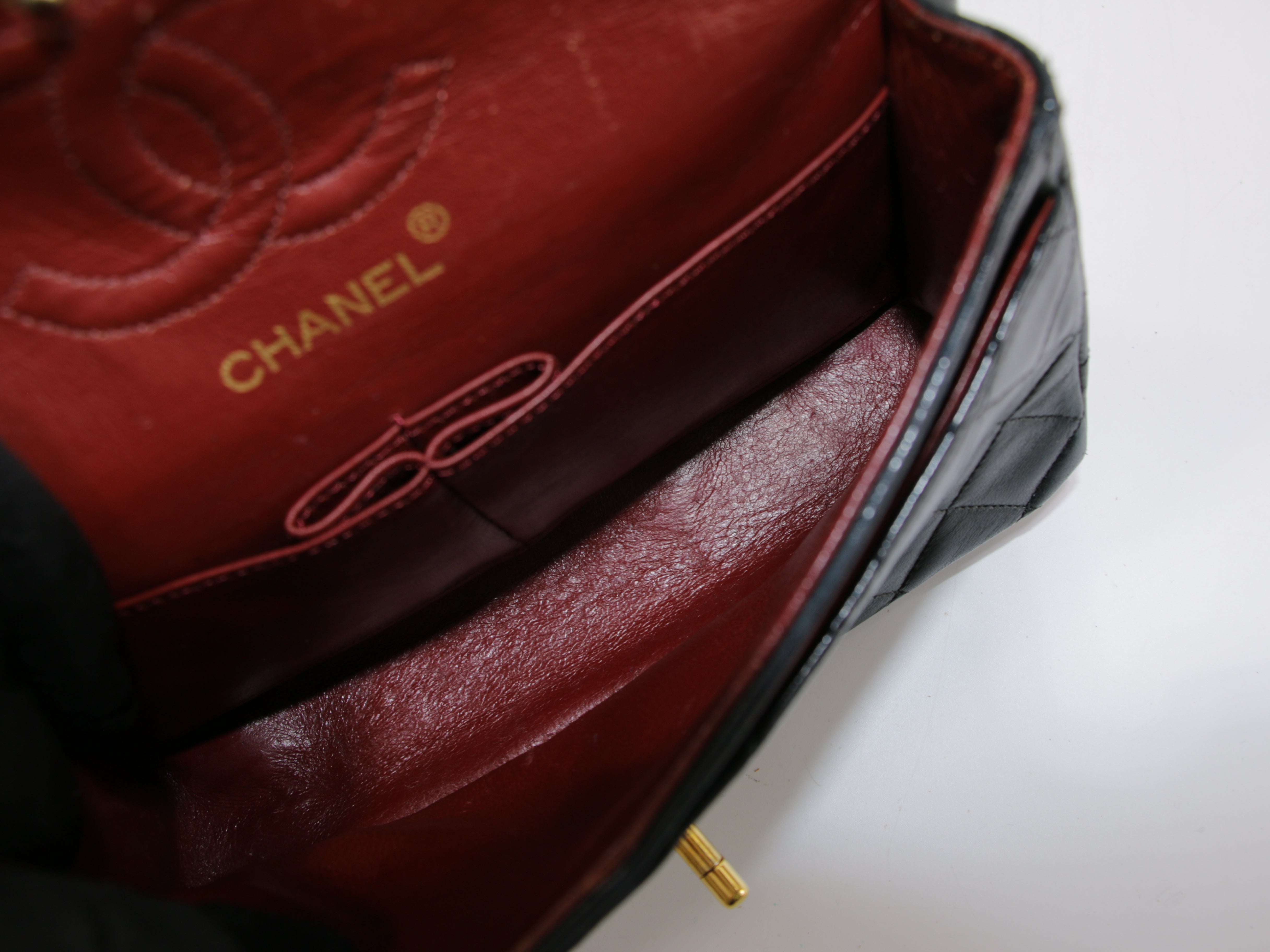 Medium Classic Flap