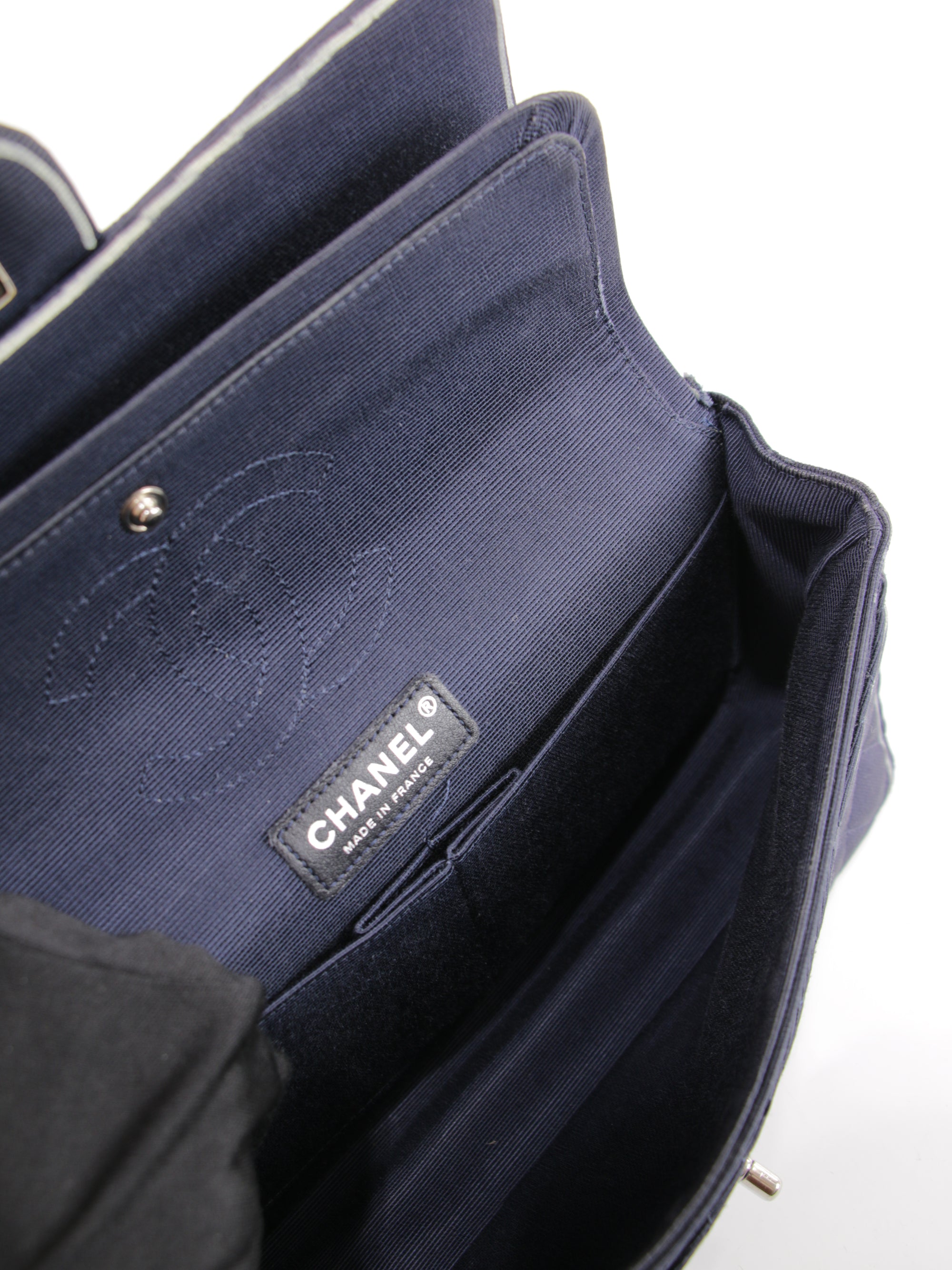 Medium Classic Flap