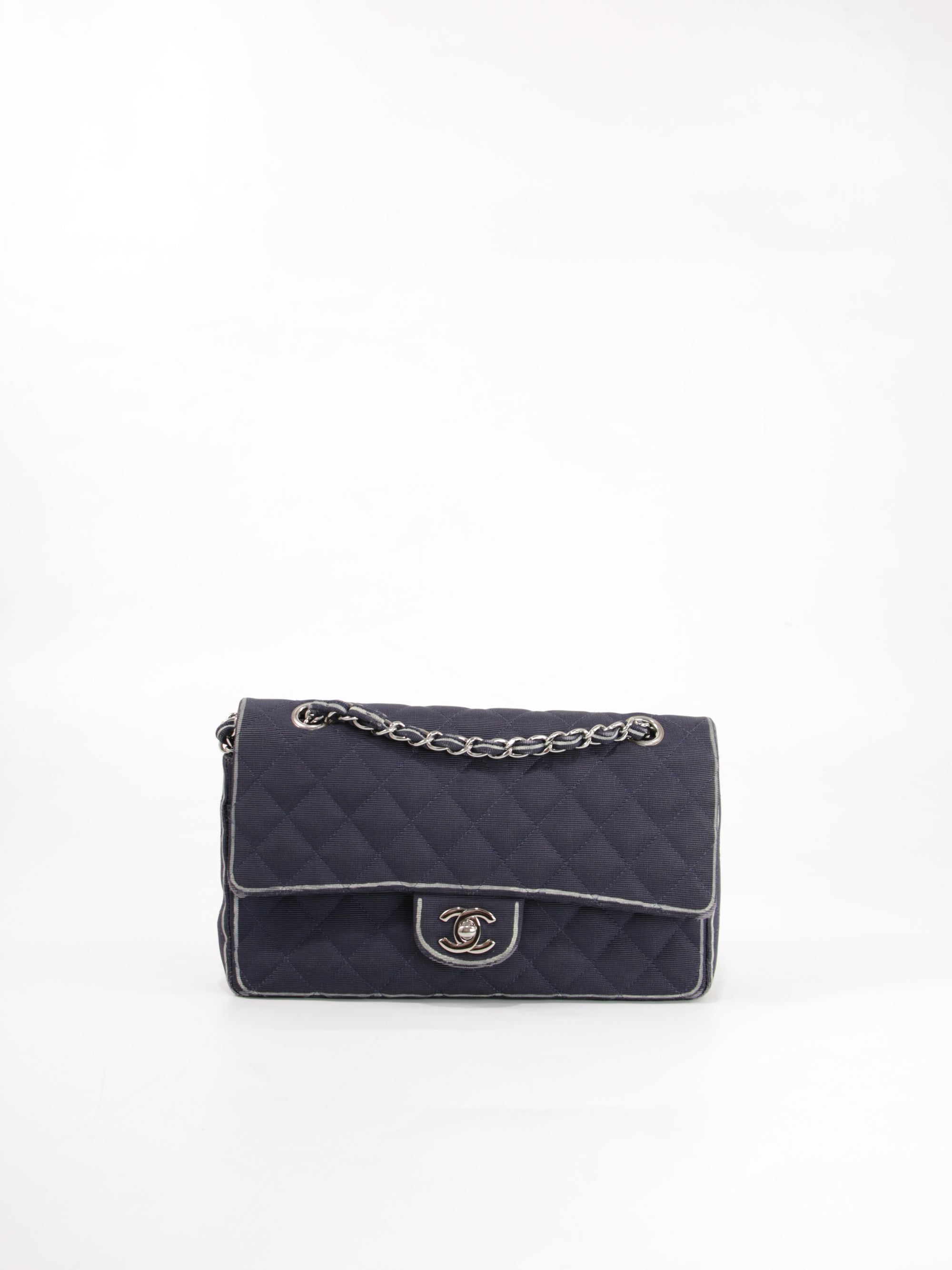 Medium Classic Flap