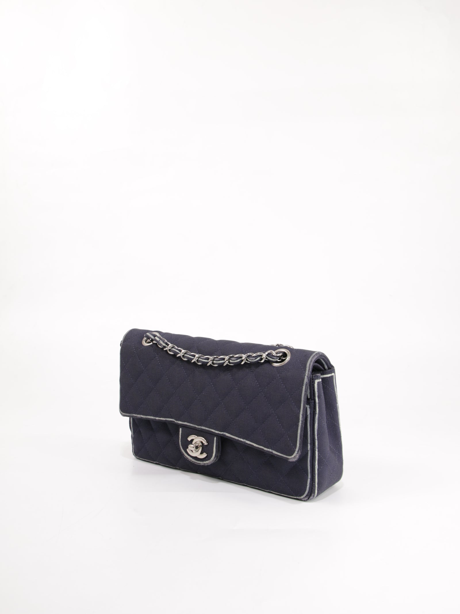 Medium Classic Flap