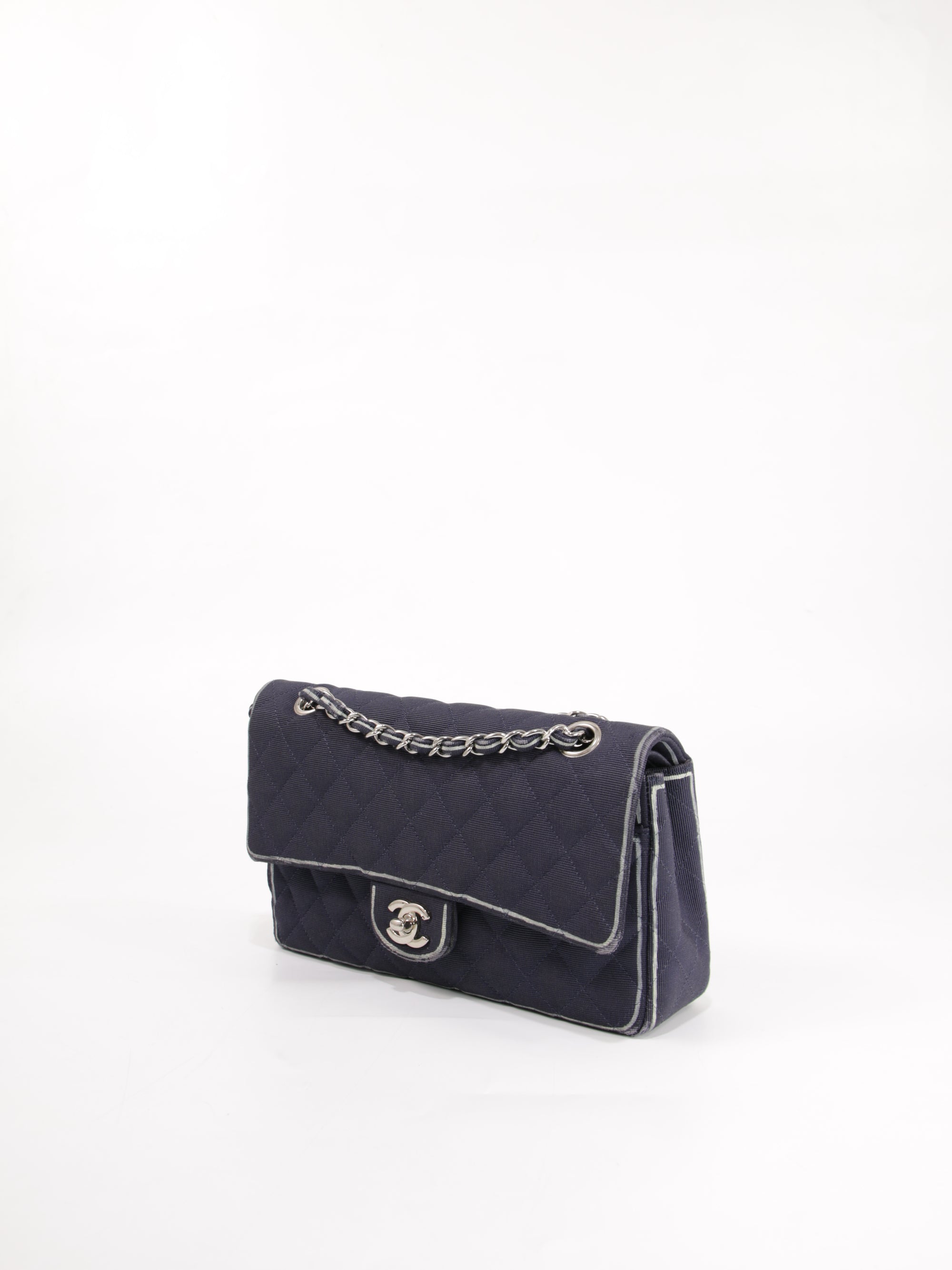 Medium Classic Flap