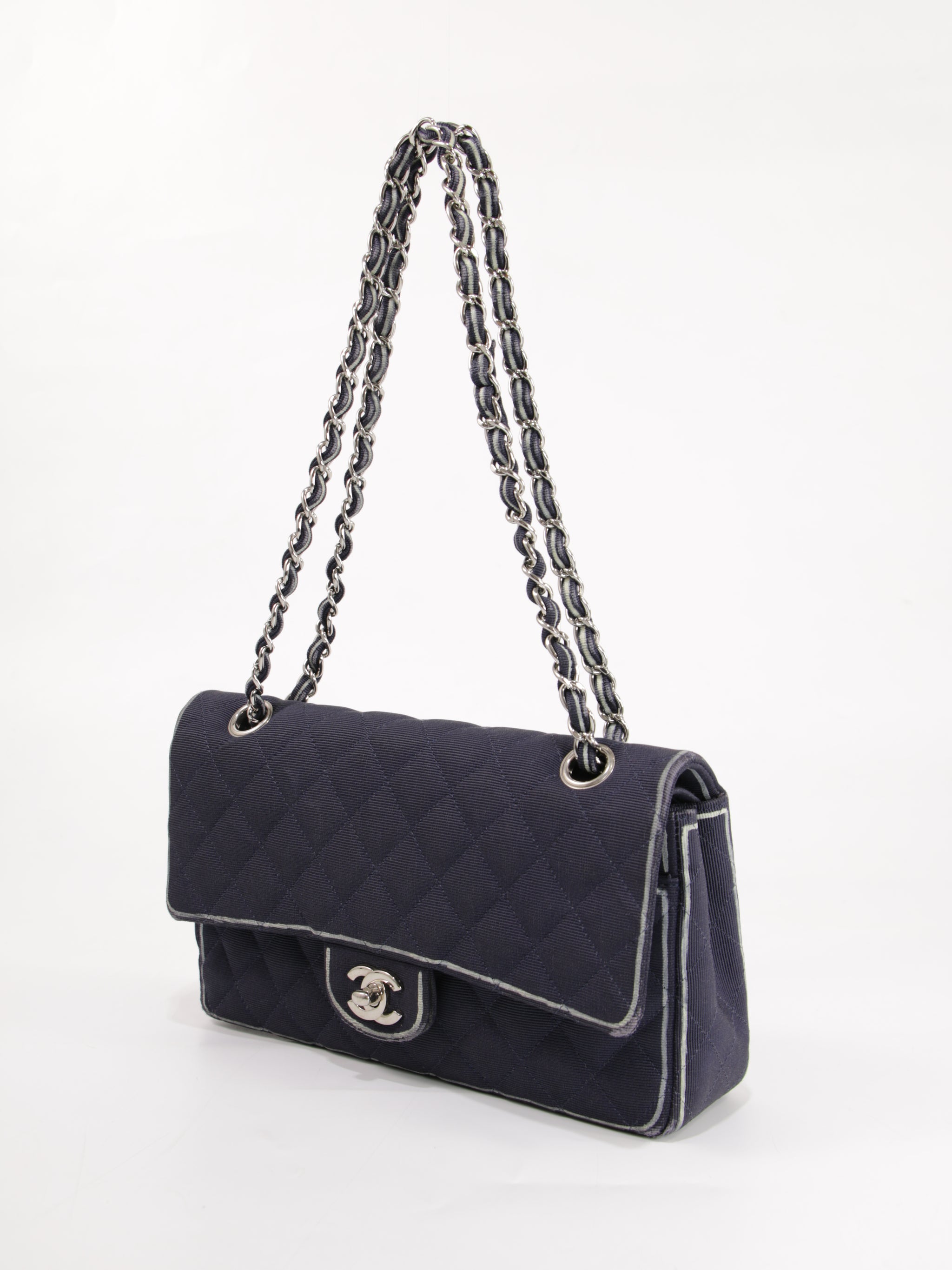 Medium Classic Flap