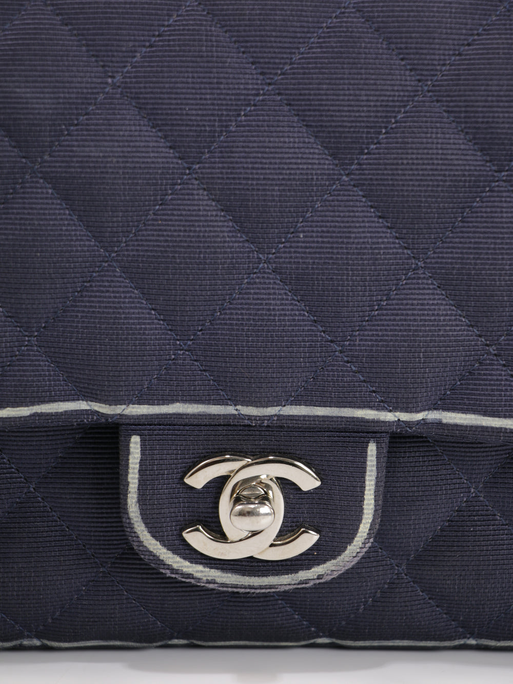 Medium Classic Flap