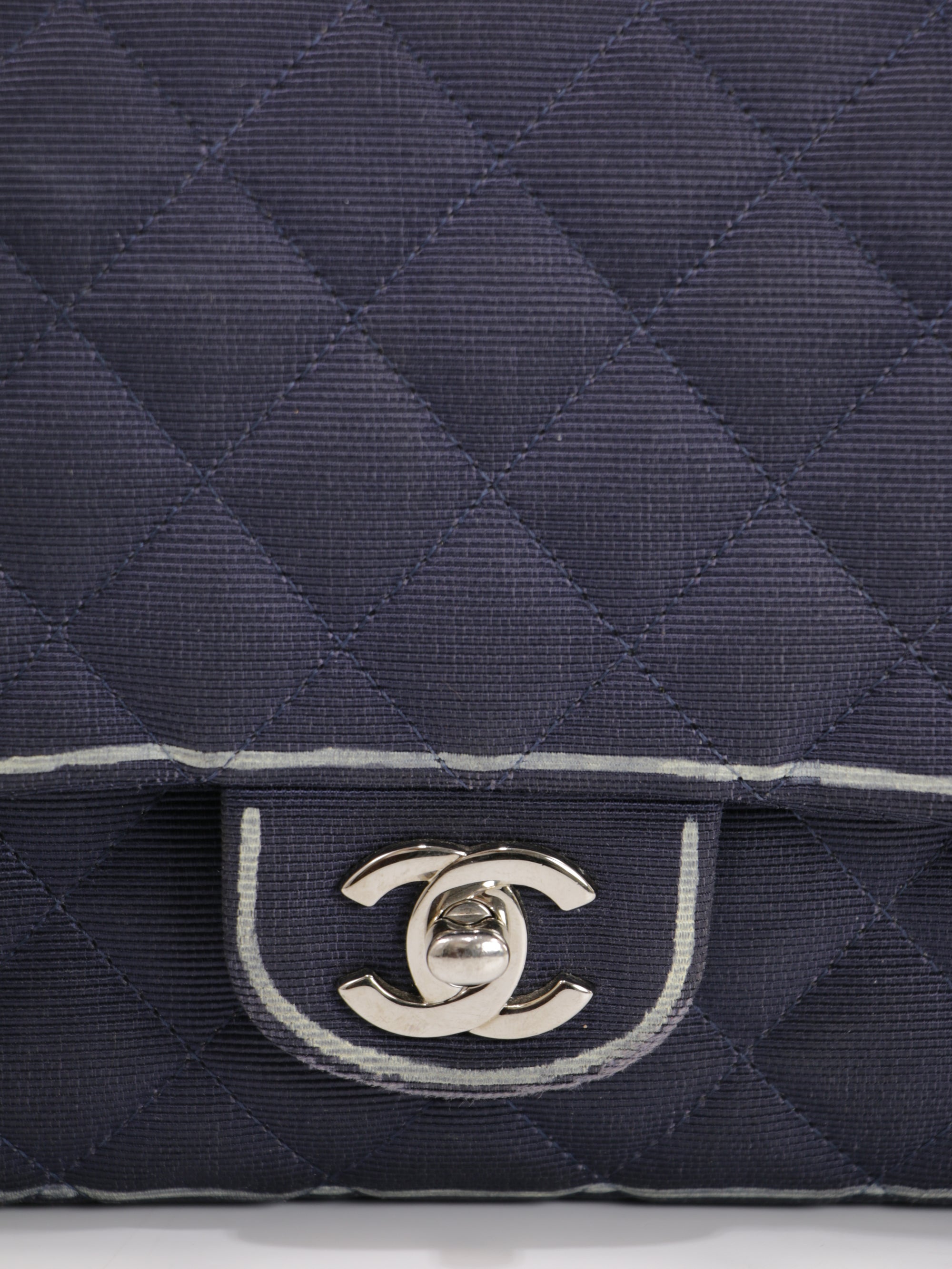 Medium Classic Flap
