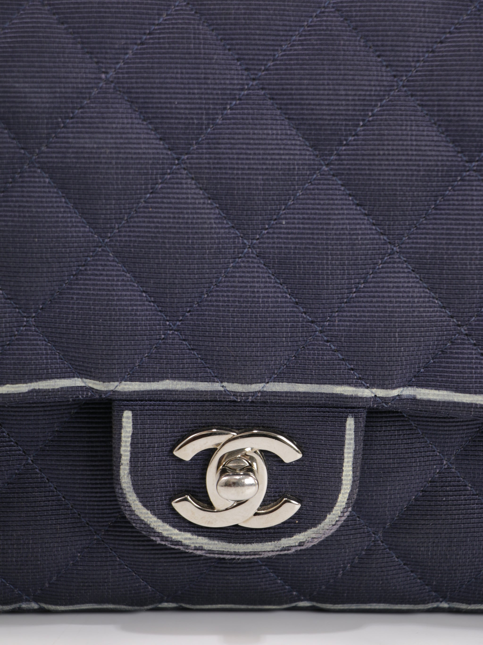 Medium Classic Flap