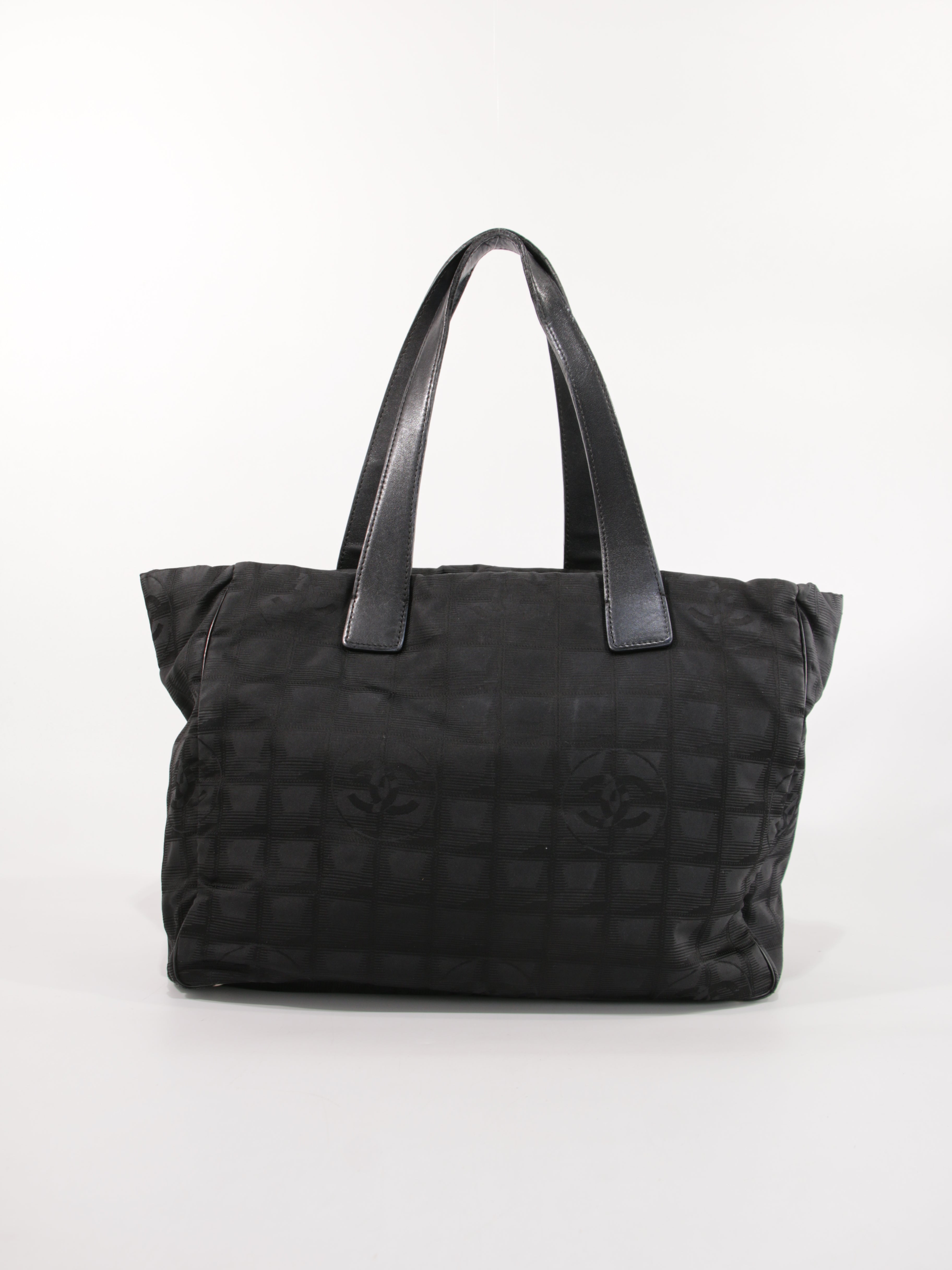 Medium New Travel Line Tote