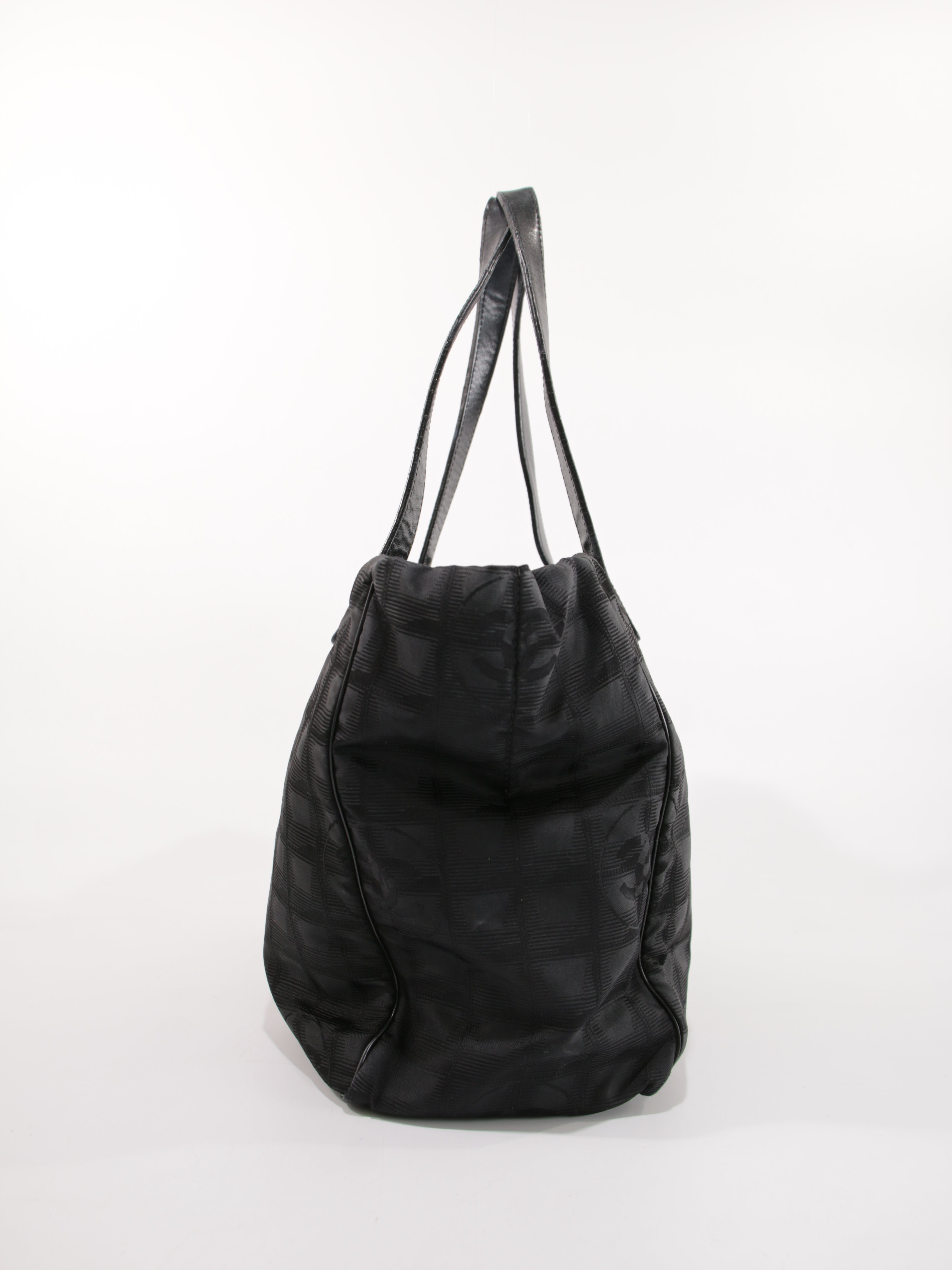 Medium New Travel Line Tote