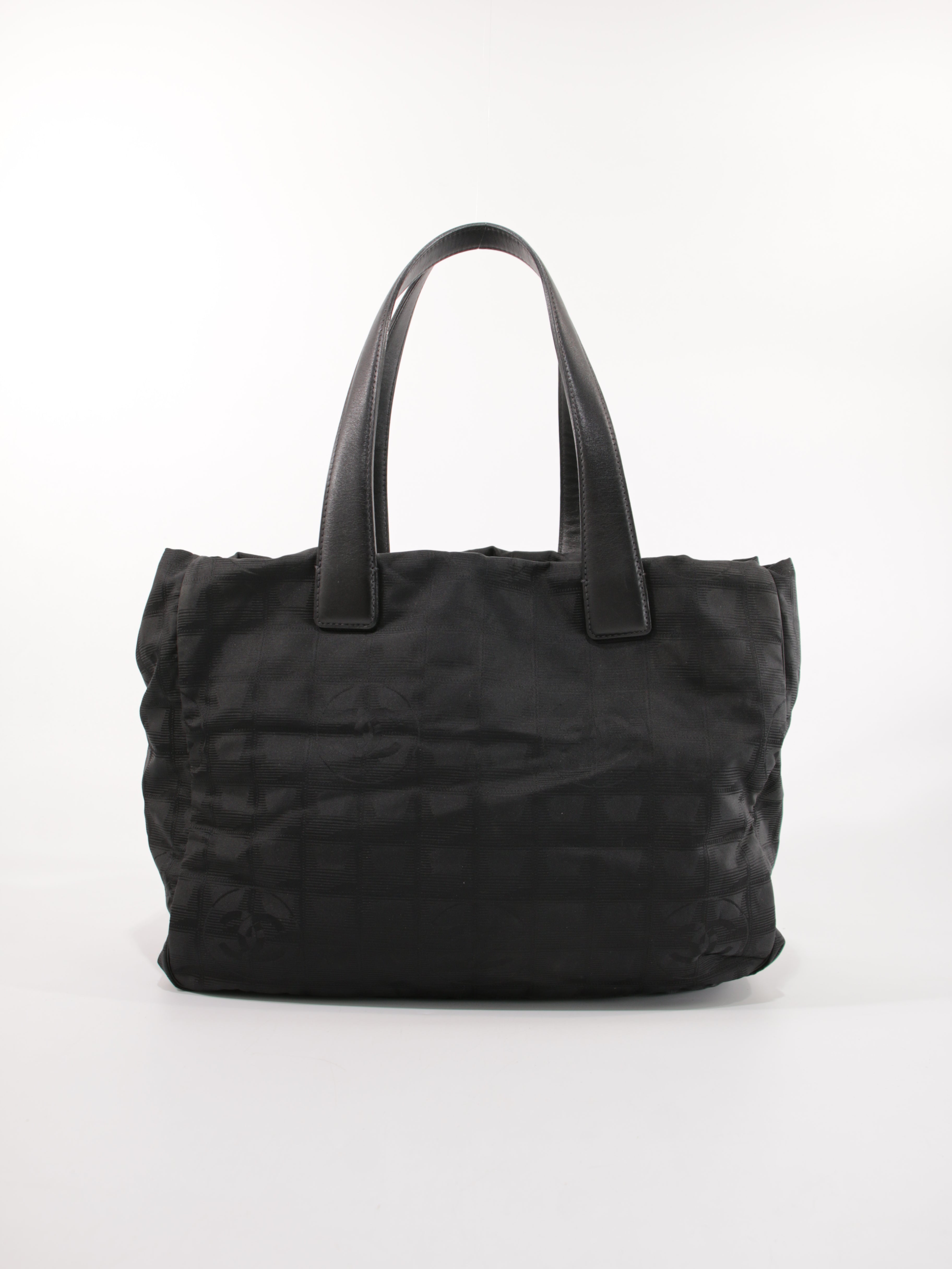 Medium New Travel Line Tote