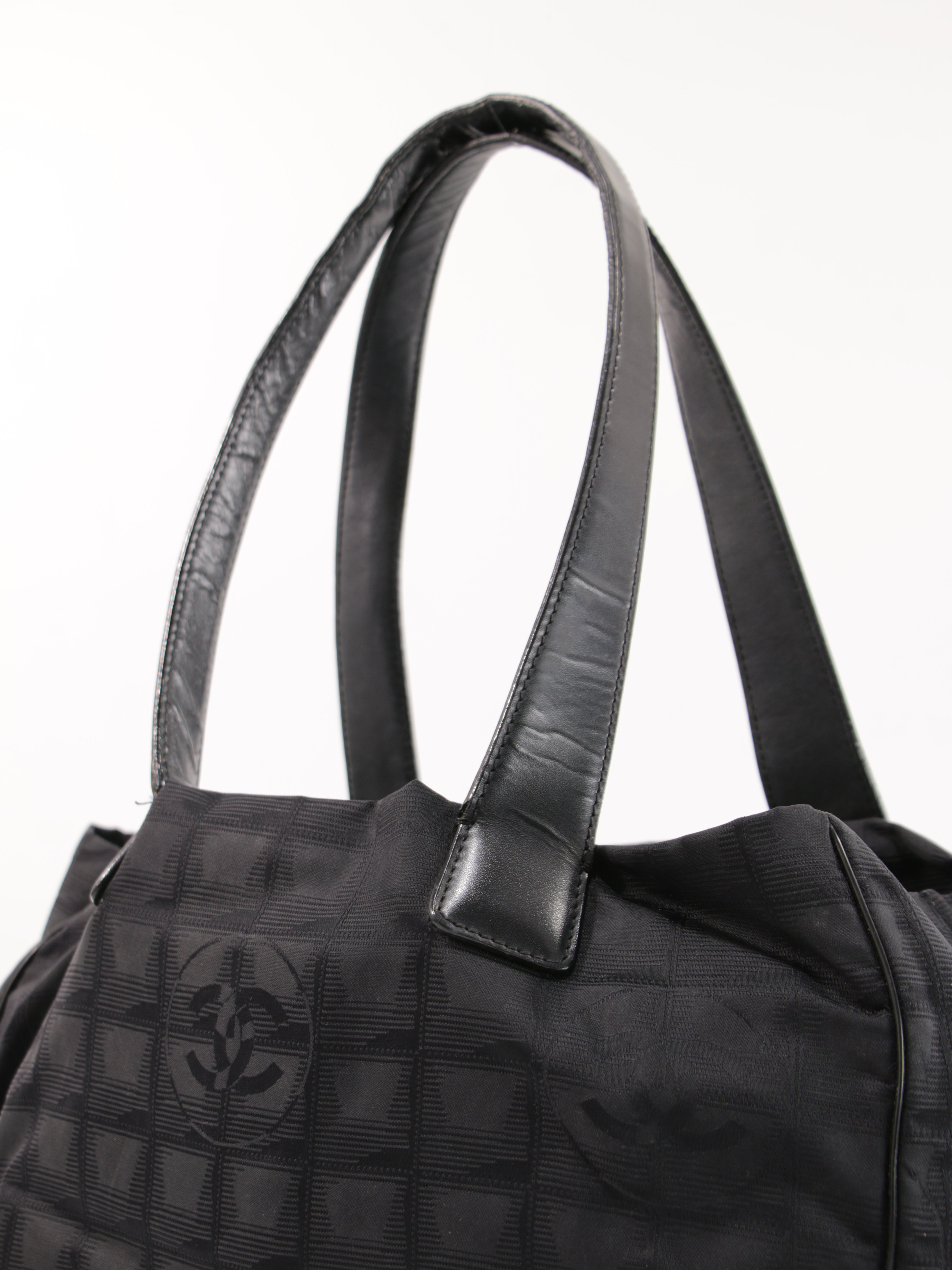 Medium New Travel Line Tote