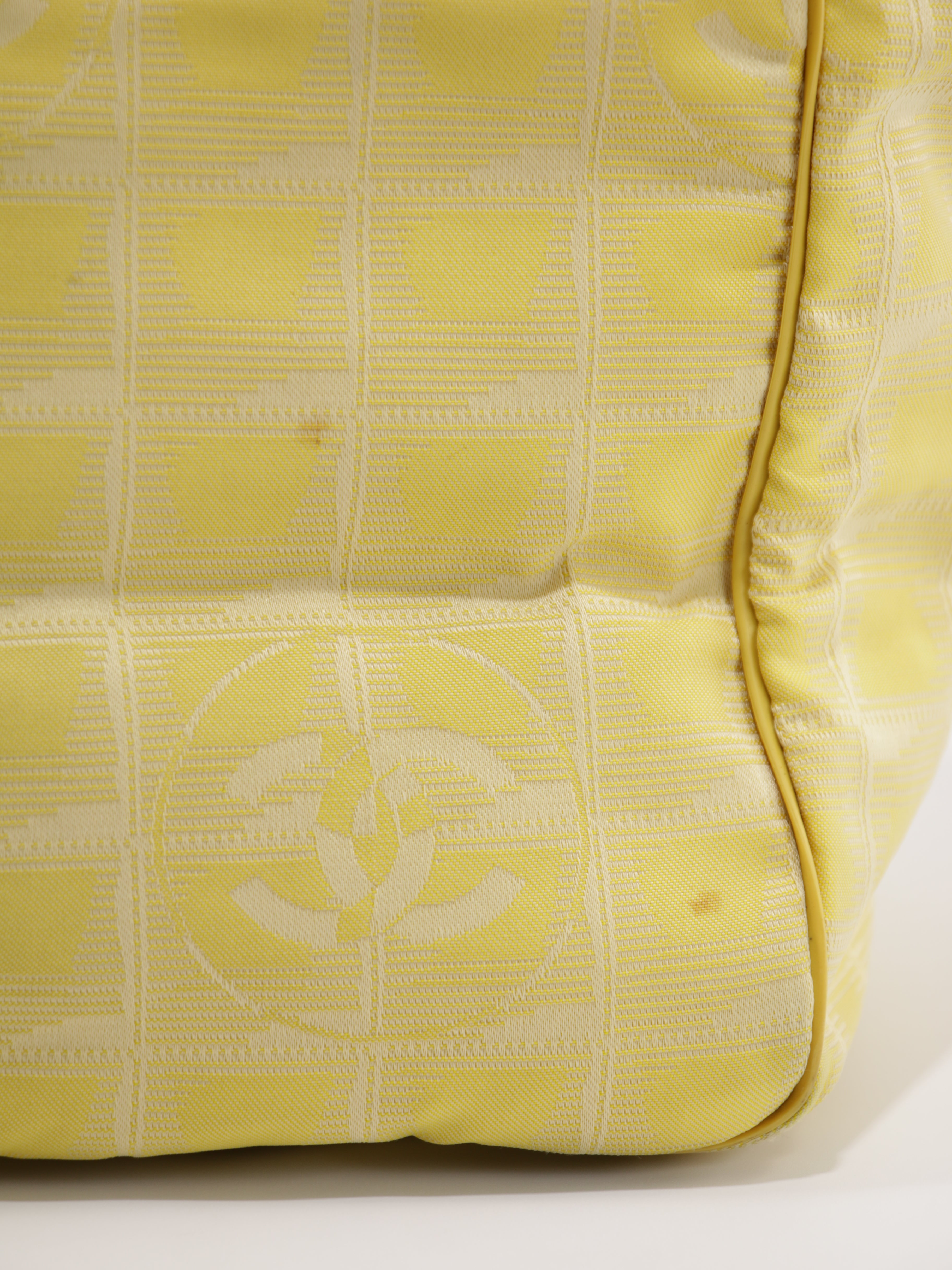 Medium New Travel Line Tote