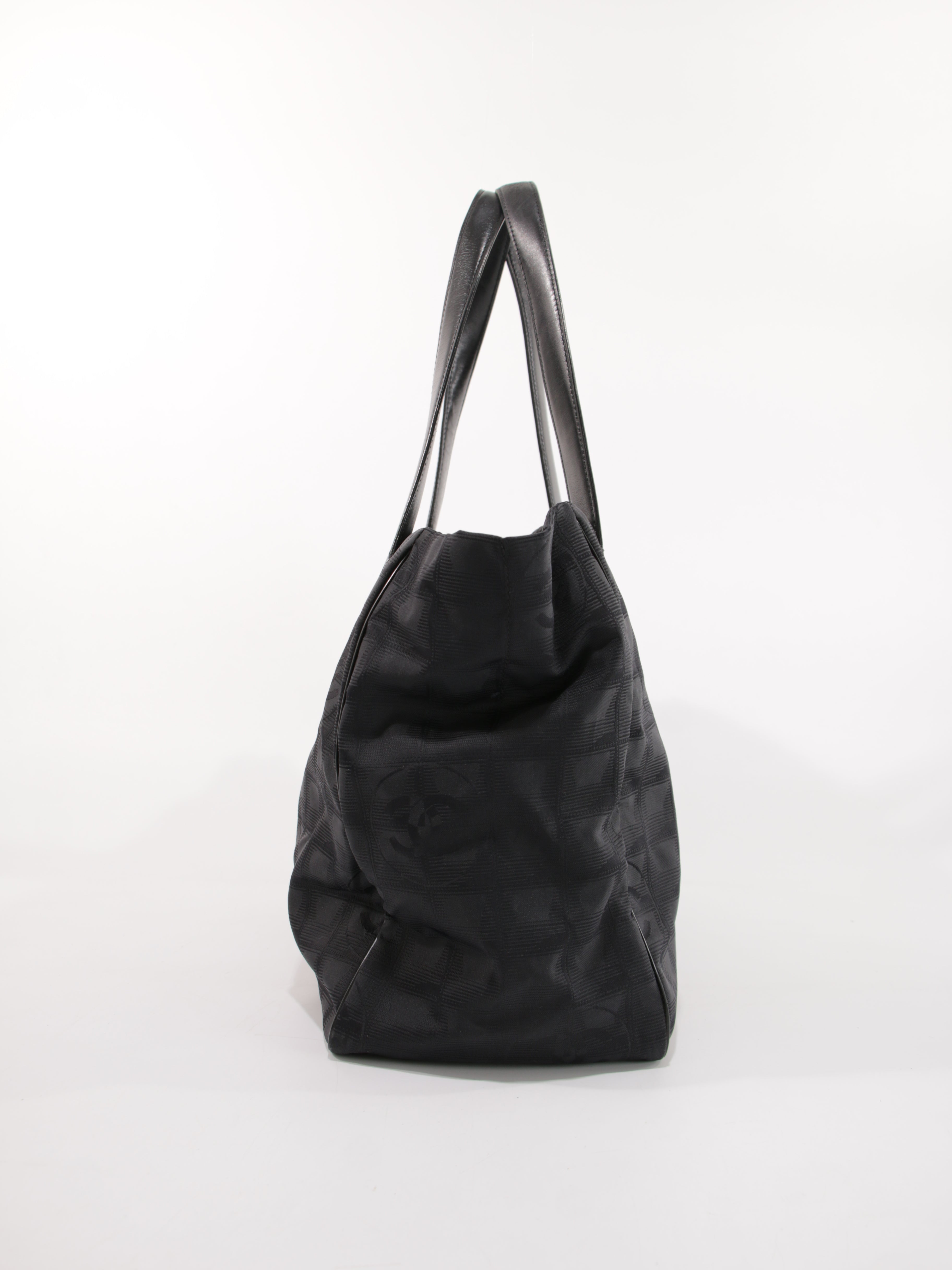 Medium New Travel Line Tote