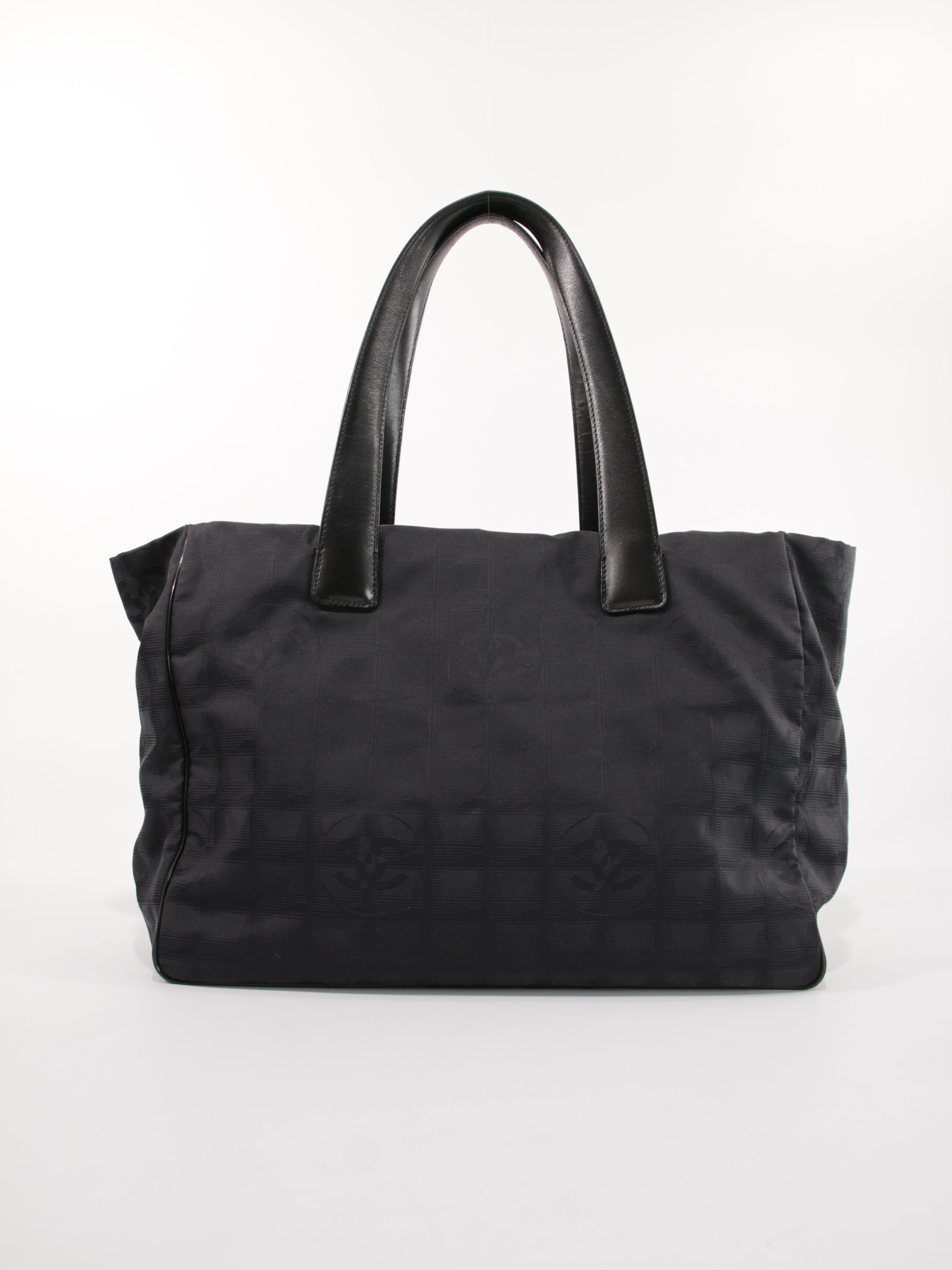 Medium New Travel Line Tote