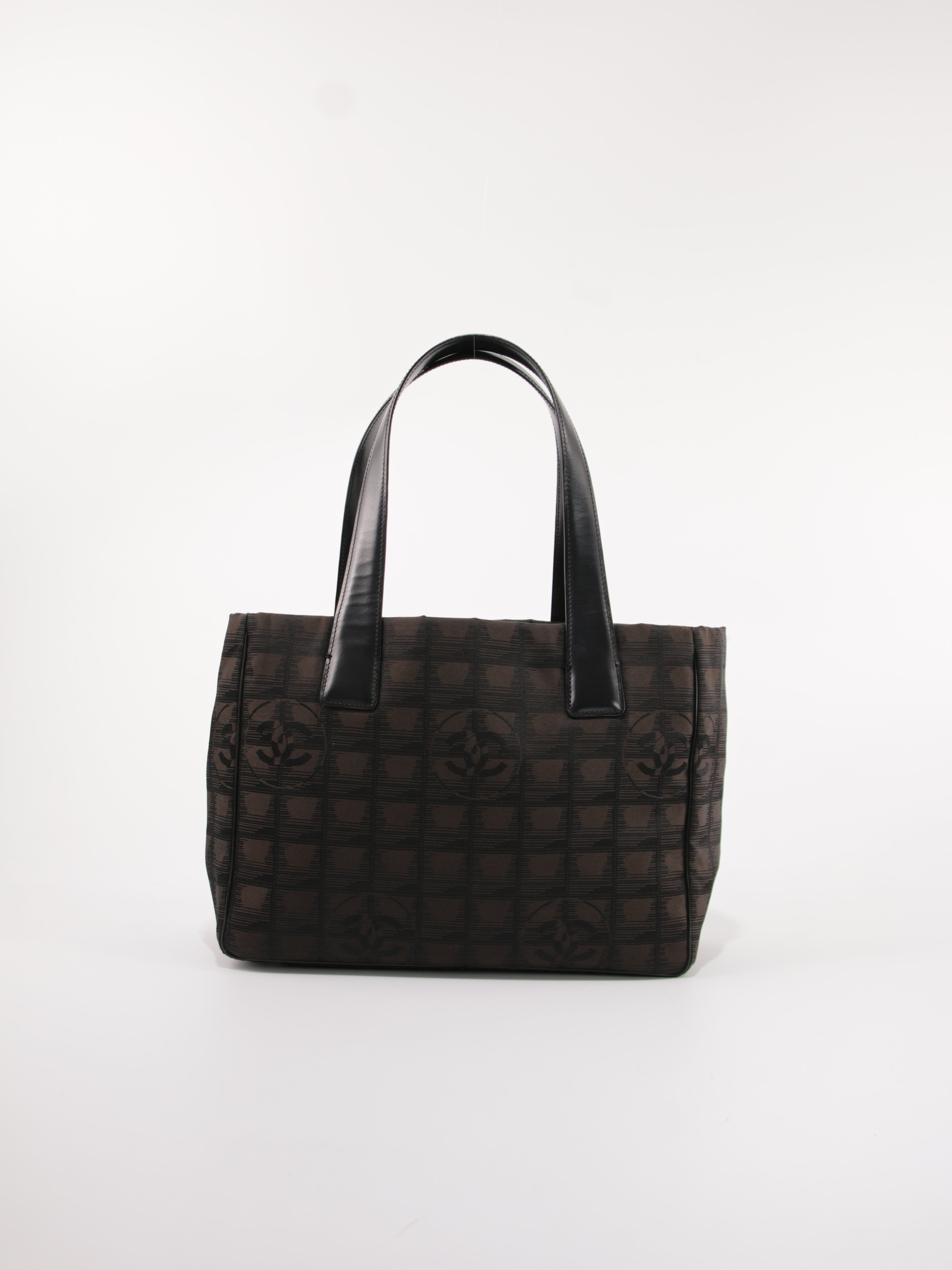 Medium New Travel Line Tote