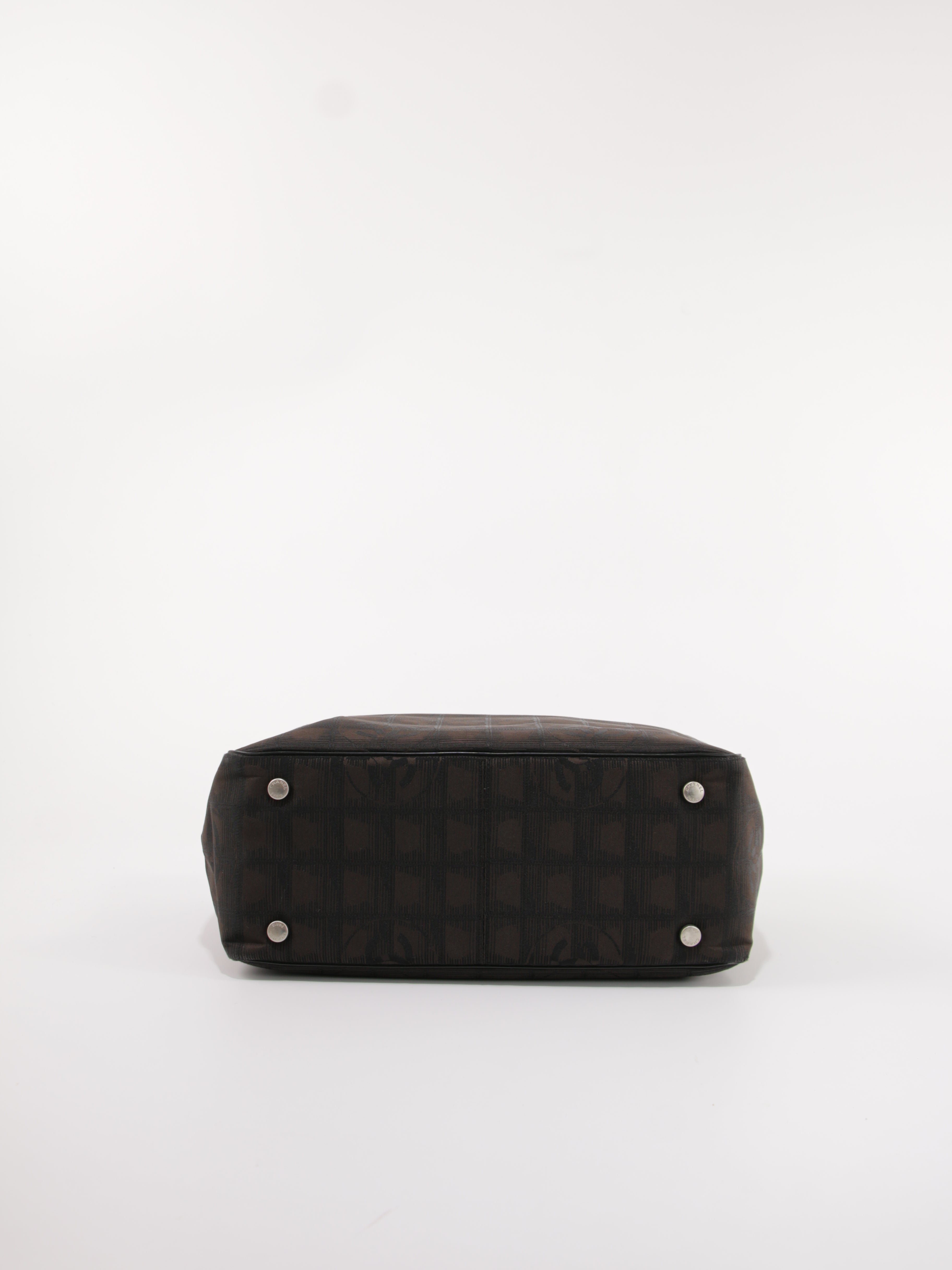 Medium New Travel Line Tote