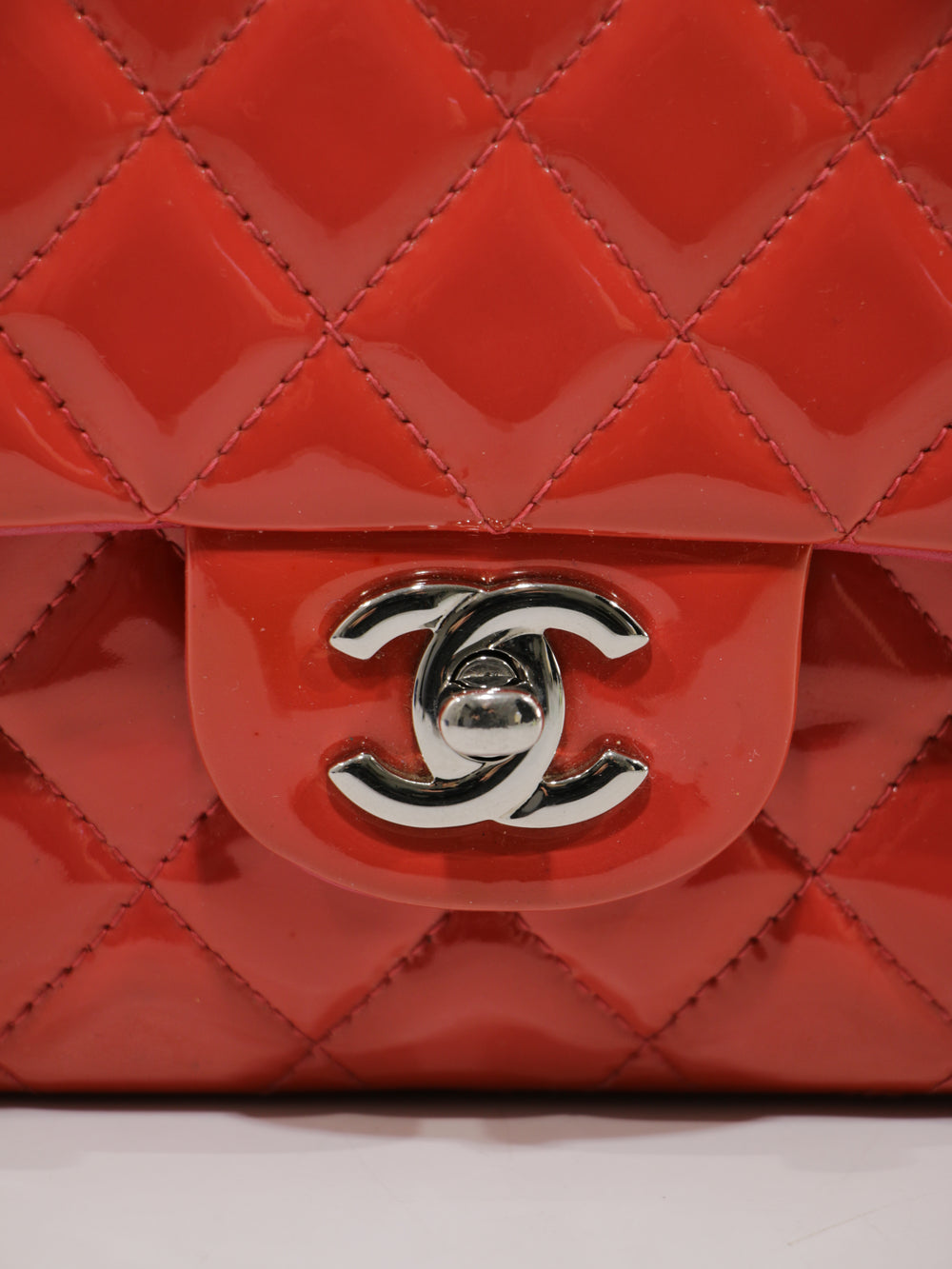 Medium Classic Flap