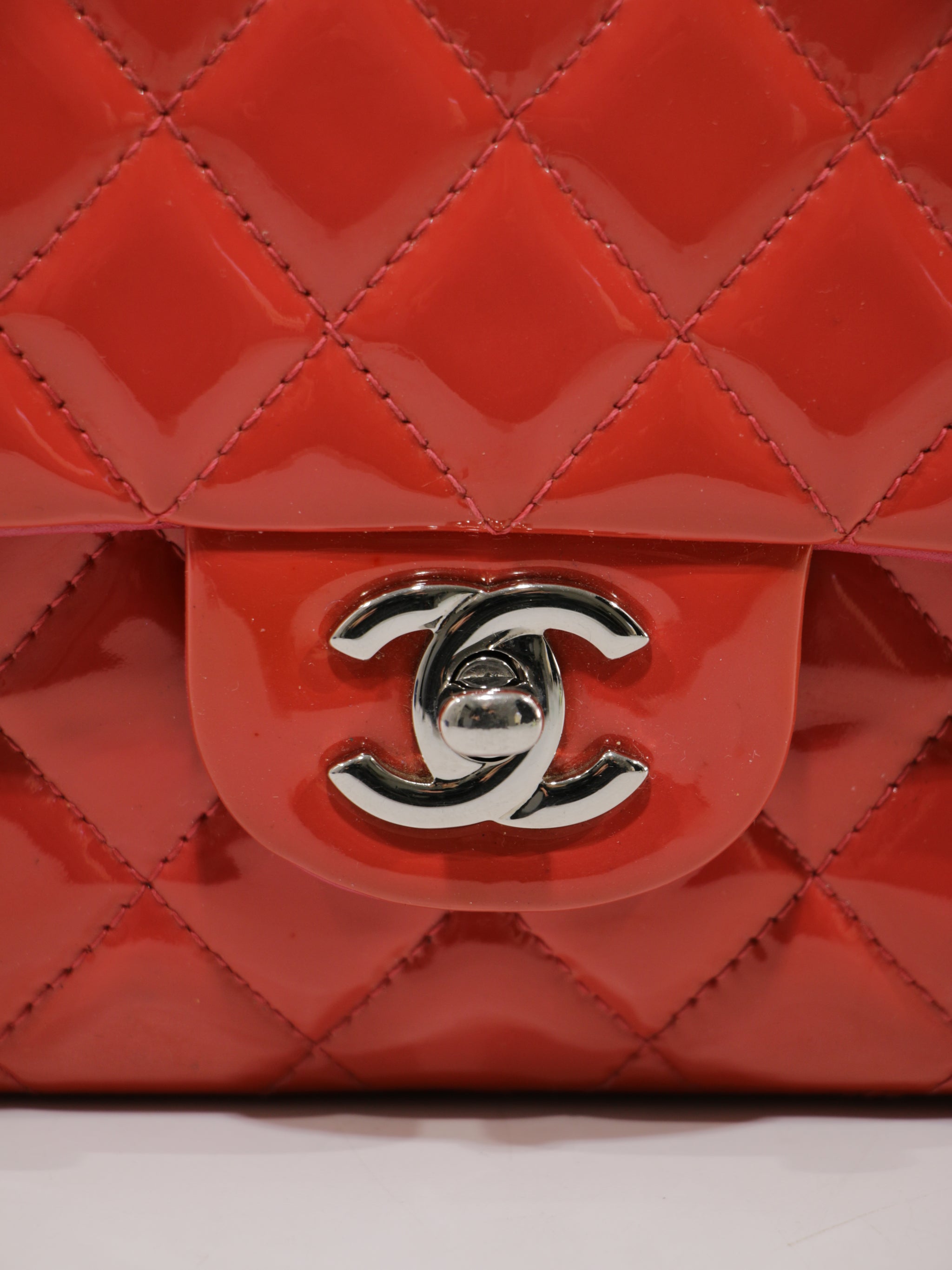 Medium Classic Flap