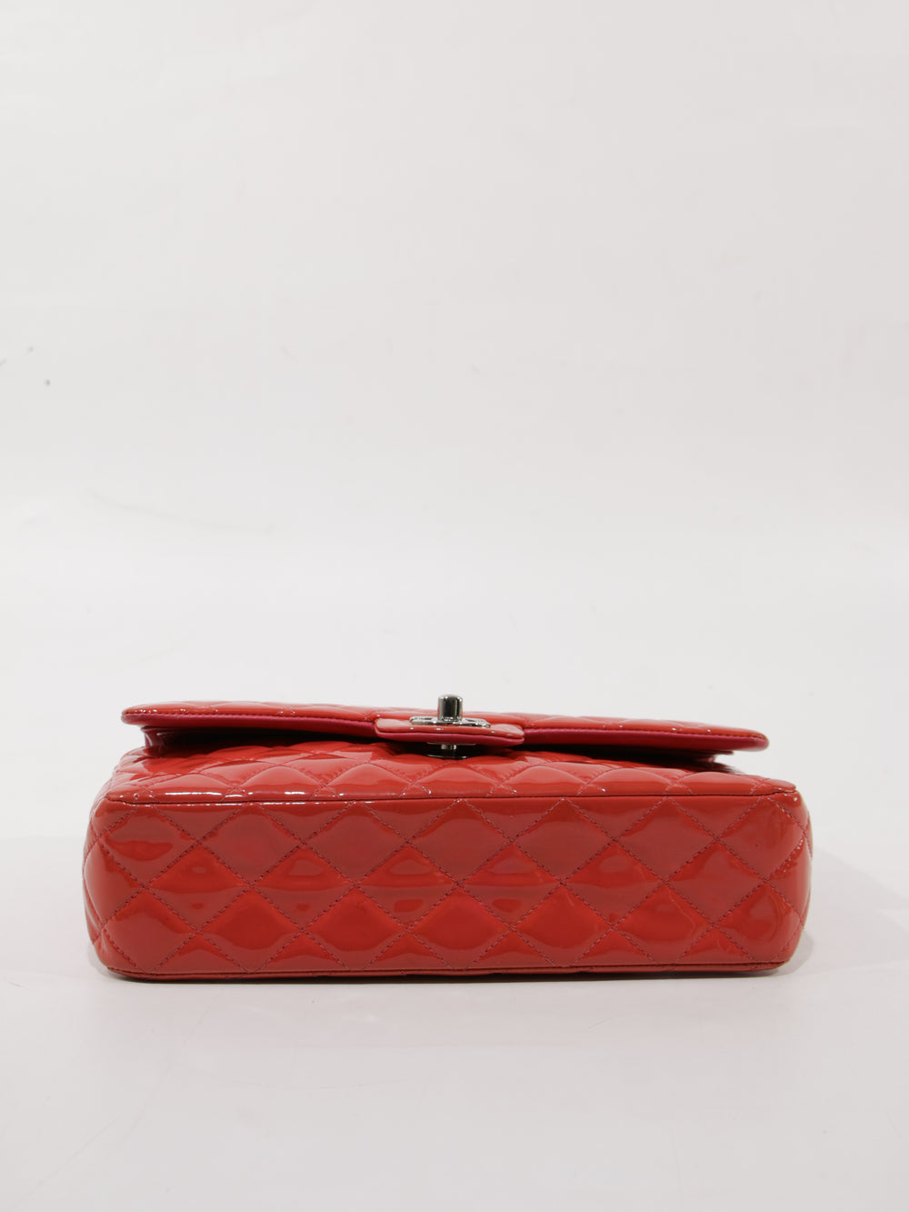 Medium Classic Flap