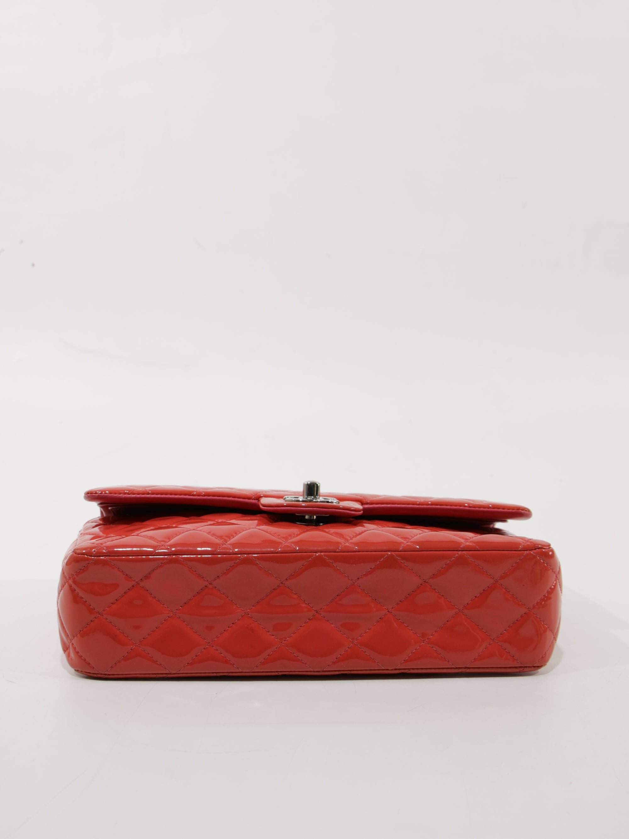 Medium Classic Flap