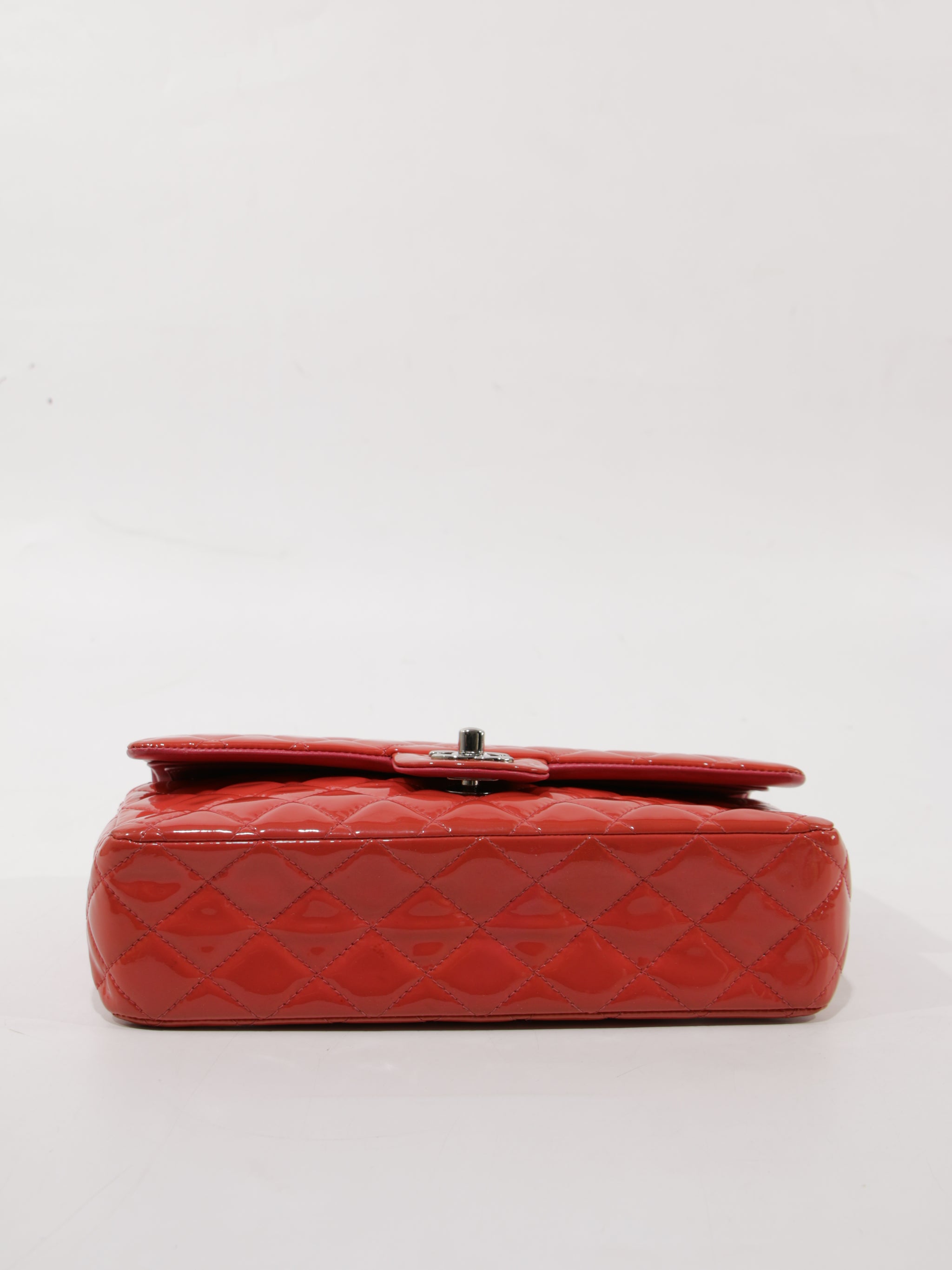Medium Classic Flap