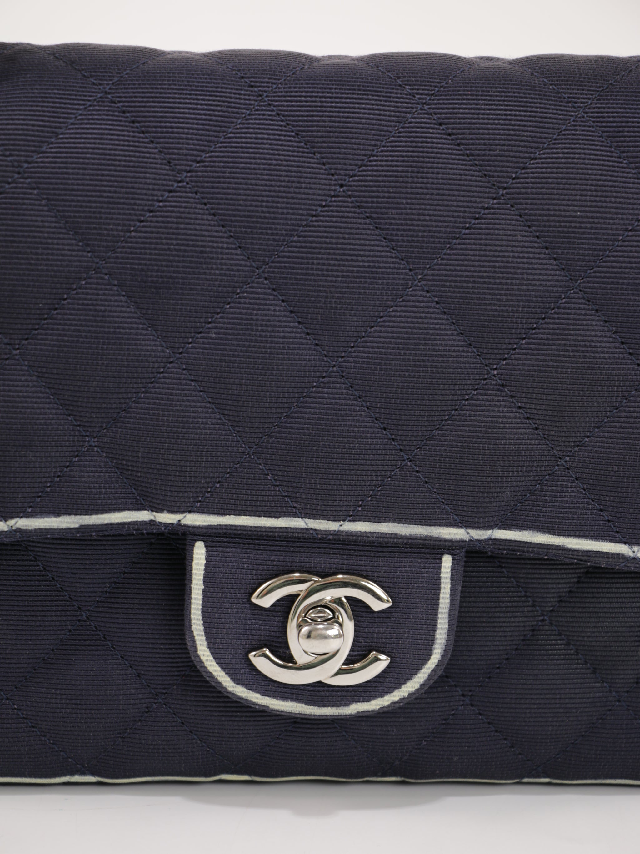Medium Classic Flap
