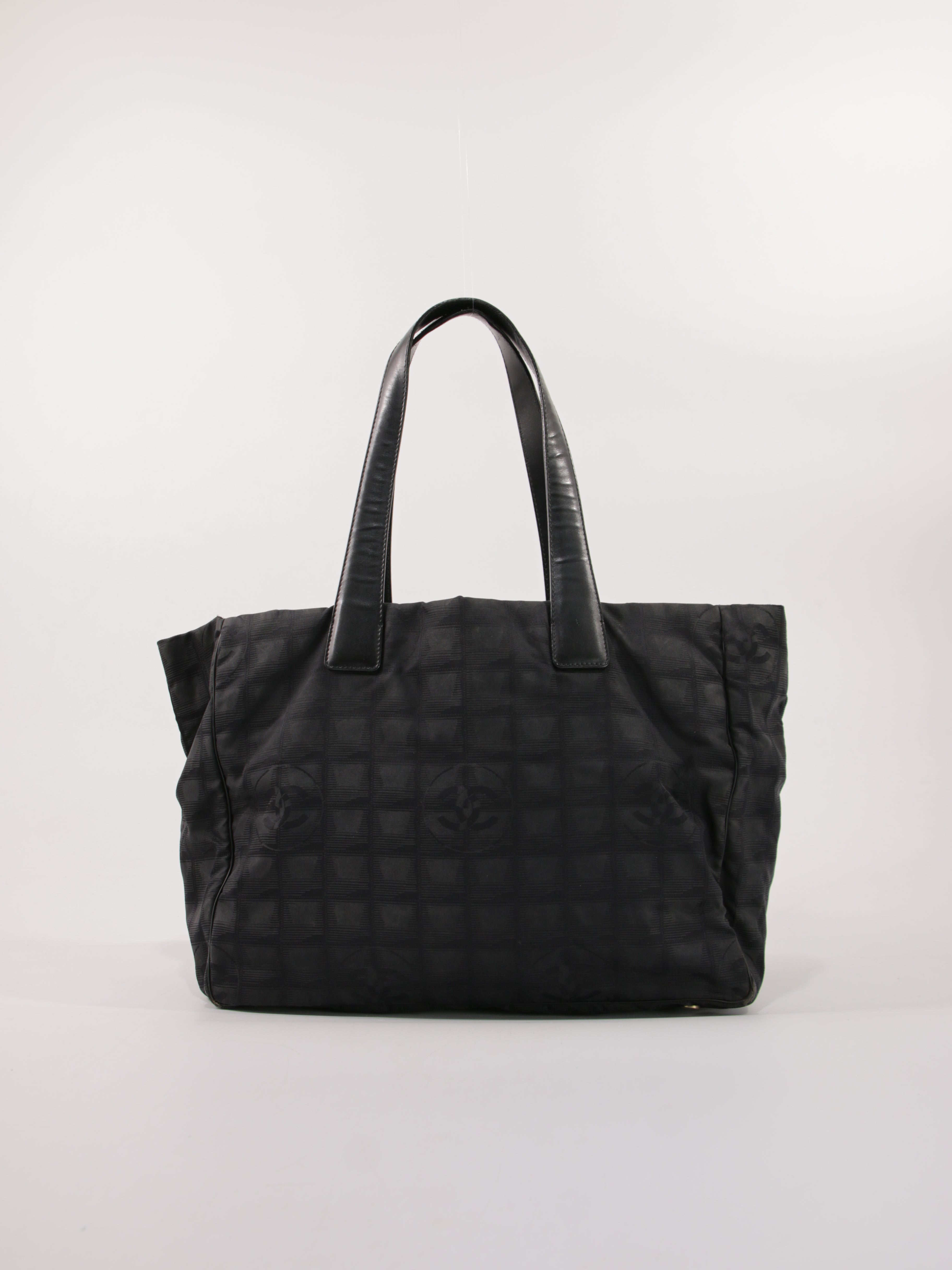 Medium New Travel Line Tote