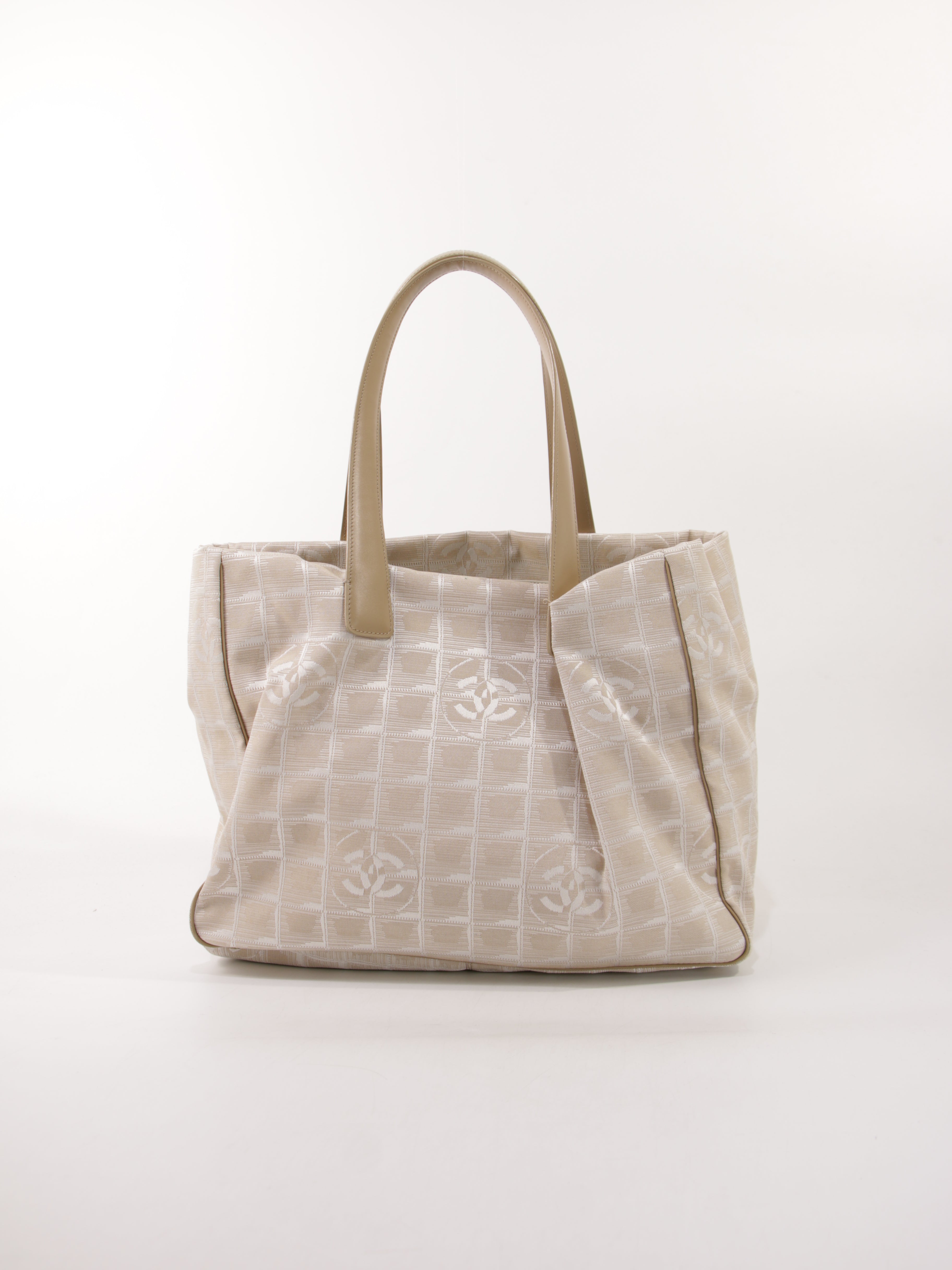 Medium New Travel Line Tote