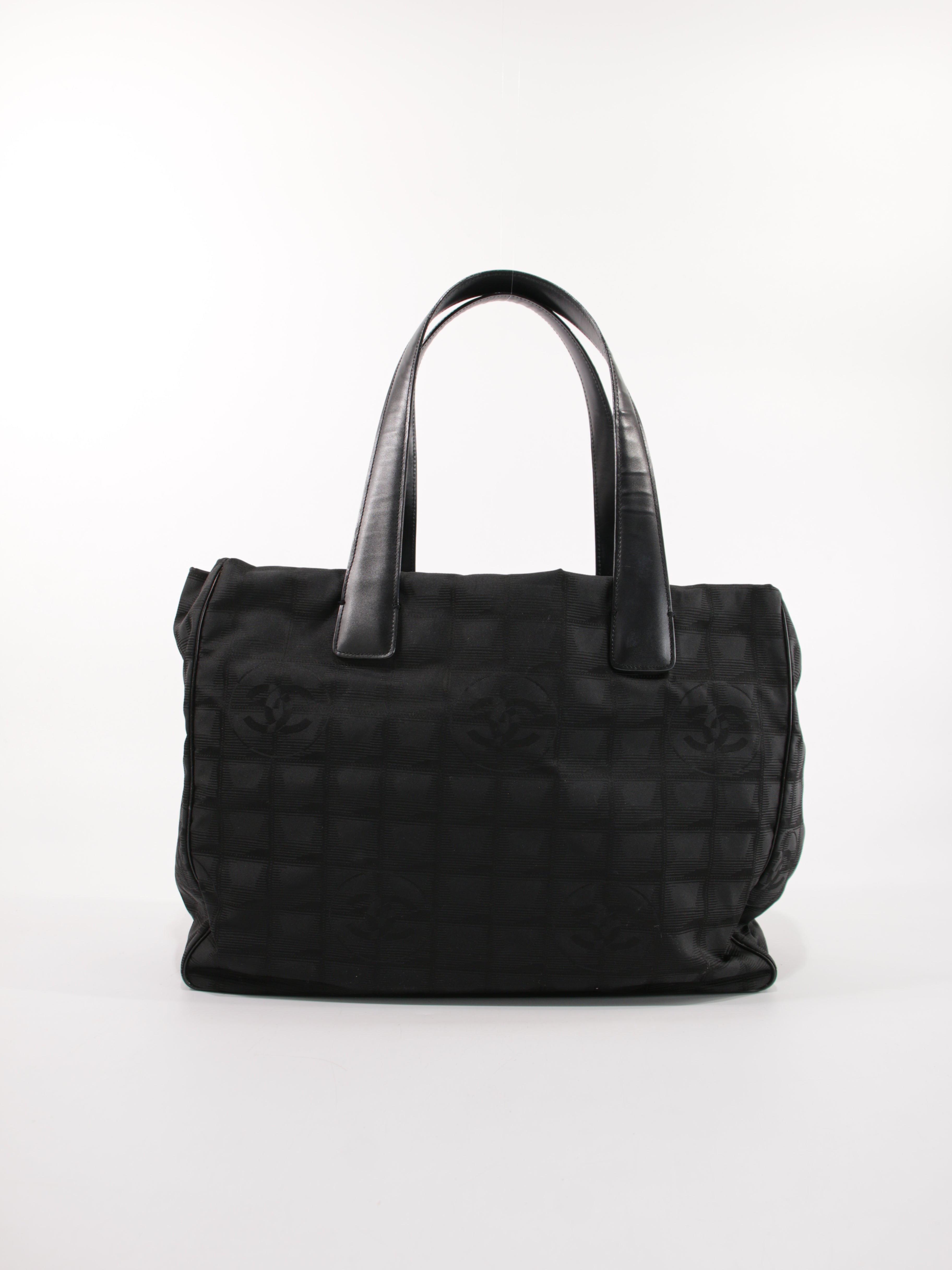 Medium New Travel Line Tote