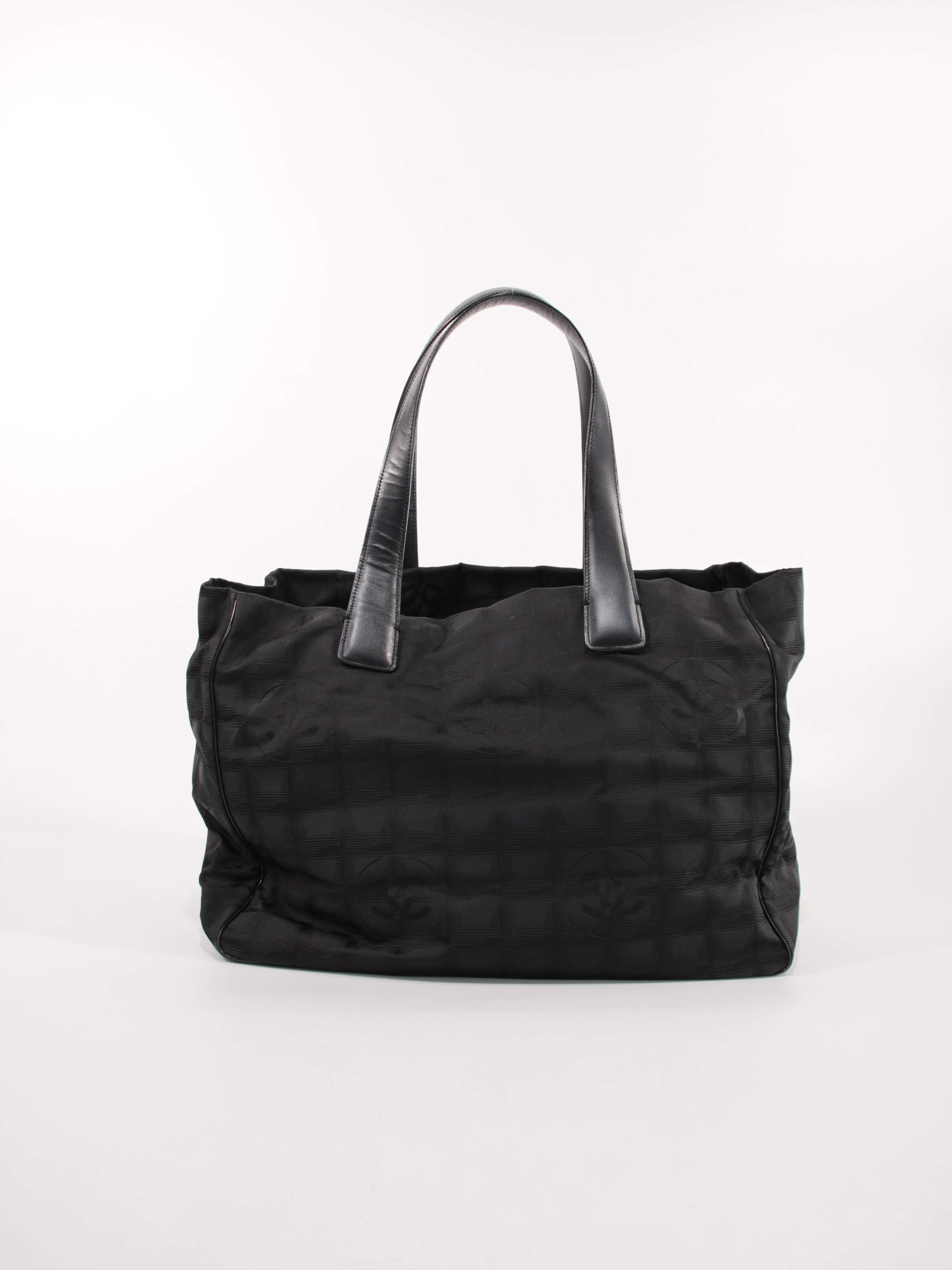 Medium New Travel Line Tote